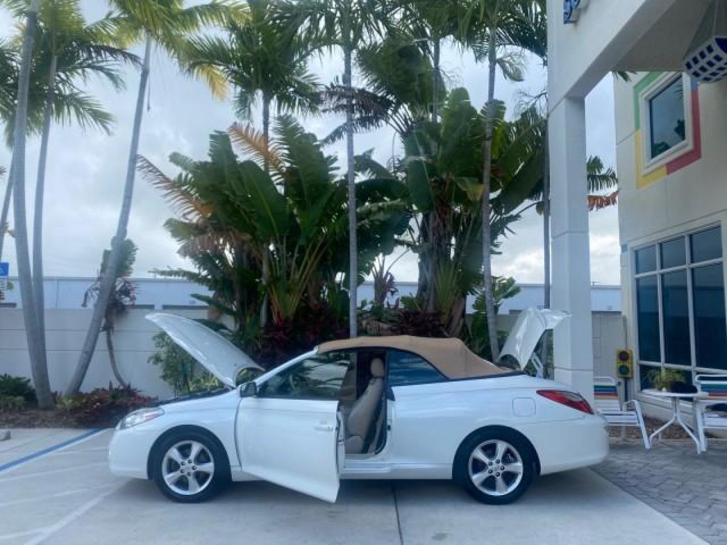 2007 Blizzard Pearl /Ivory Toyota Camry Solara SLE LOW MILES 67,647 (4T1FA38P37U) with an 3.3L DOHC SMPI VVT-i 24-Valve V6 Engine engine, Automatic transmission, located at 4701 North Dixie Hwy, Pompano Beach, FL, 33064, (954) 422-2889, 26.240938, -80.123474 - OUR WEBPAGE FLORIDACARS1.COM HAS OVER 100 PHOTOS AND FREE CARFAX LINK 2007 TOYOTA CAMRY SOLARA SLE V6 VIN: 4T1FA38P37U115572 4 T 1 F A 3 8 P 3 7 U 1 1 5 5 7 2 CONVERTIBLE 3.3L V6 F DOHC 24V GASOLINE 29 MPG FRONT WHEEL DRIVE Features ABS Brakes Air Conditioning Alloy Wheels AM/FM Stereo Automatic Tra - Photo#8