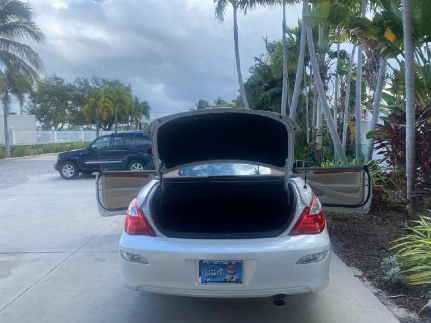 2007 Blizzard Pearl /Ivory Toyota Camry Solara SLE LOW MILES 67,647 (4T1FA38P37U) with an 3.3L DOHC SMPI VVT-i 24-Valve V6 Engine engine, Automatic transmission, located at 4701 North Dixie Hwy, Pompano Beach, FL, 33064, (954) 422-2889, 26.240938, -80.123474 - OUR WEBPAGE FLORIDACARS1.COM HAS OVER 100 PHOTOS AND FREE CARFAX LINK 2007 TOYOTA CAMRY SOLARA SLE V6 VIN: 4T1FA38P37U115572 4 T 1 F A 3 8 P 3 7 U 1 1 5 5 7 2 CONVERTIBLE 3.3L V6 F DOHC 24V GASOLINE 29 MPG FRONT WHEEL DRIVE Features ABS Brakes Air Conditioning Alloy Wheels AM/FM Stereo Automatic Tra - Photo#15