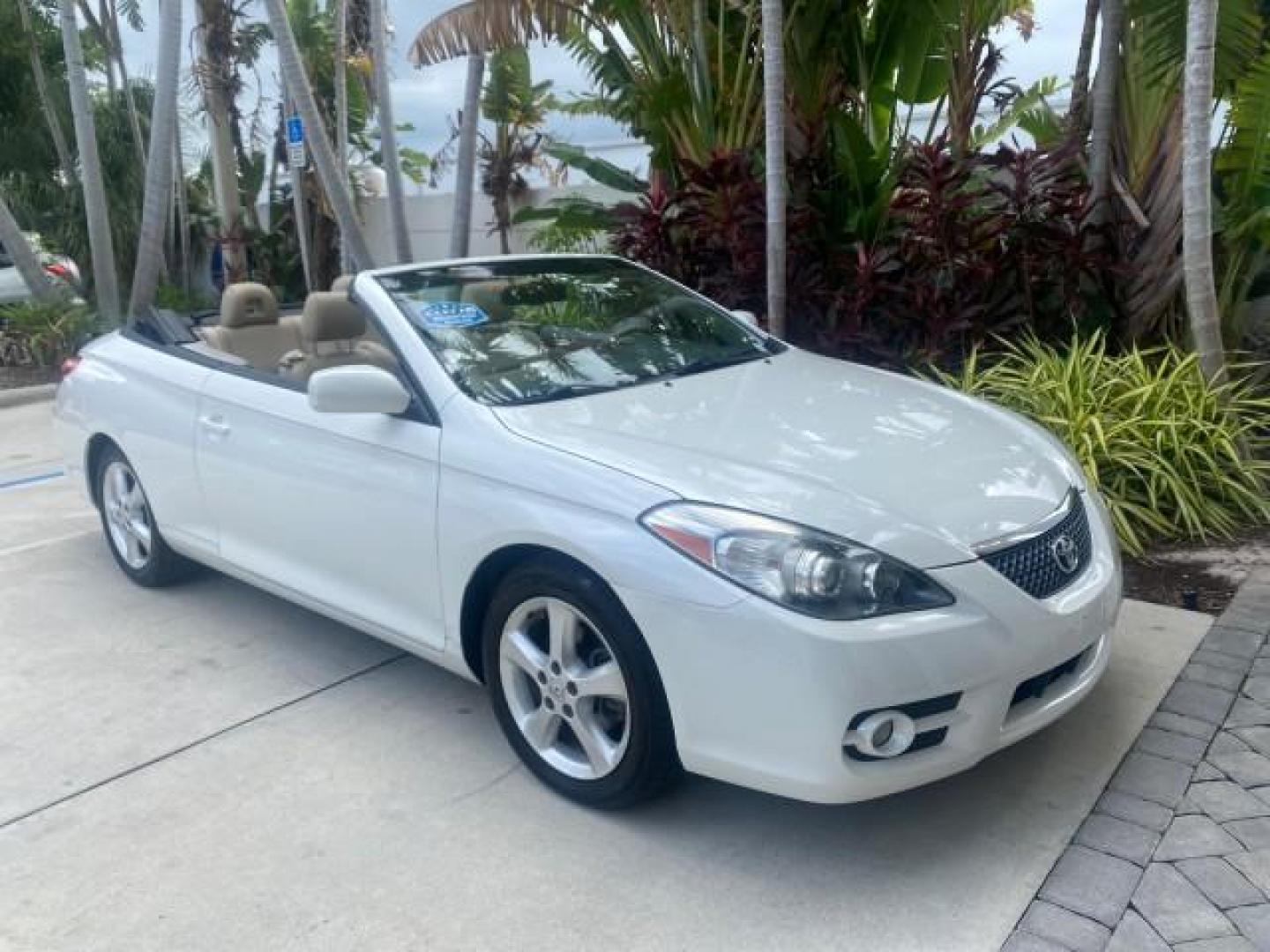 2007 Blizzard Pearl /Ivory Toyota Camry Solara SLE LOW MILES 67,647 (4T1FA38P37U) with an 3.3L DOHC SMPI VVT-i 24-Valve V6 Engine engine, Automatic transmission, located at 4701 North Dixie Hwy, Pompano Beach, FL, 33064, (954) 422-2889, 26.240938, -80.123474 - OUR WEBPAGE FLORIDACARS1.COM HAS OVER 100 PHOTOS AND FREE CARFAX LINK 2007 TOYOTA CAMRY SOLARA SLE V6 VIN: 4T1FA38P37U115572 4 T 1 F A 3 8 P 3 7 U 1 1 5 5 7 2 CONVERTIBLE 3.3L V6 F DOHC 24V GASOLINE 29 MPG FRONT WHEEL DRIVE Features ABS Brakes Air Conditioning Alloy Wheels AM/FM Stereo Automatic Tra - Photo#24
