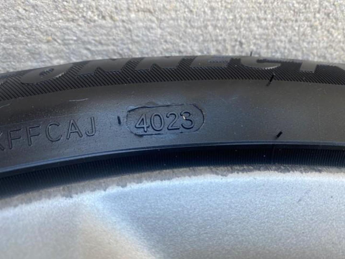 2007 Blizzard Pearl /Ivory Toyota Camry Solara SLE LOW MILES 67,647 (4T1FA38P37U) with an 3.3L DOHC SMPI VVT-i 24-Valve V6 Engine engine, Automatic transmission, located at 4701 North Dixie Hwy, Pompano Beach, FL, 33064, (954) 422-2889, 26.240938, -80.123474 - OUR WEBPAGE FLORIDACARS1.COM HAS OVER 100 PHOTOS AND FREE CARFAX LINK 2007 TOYOTA CAMRY SOLARA SLE V6 VIN: 4T1FA38P37U115572 4 T 1 F A 3 8 P 3 7 U 1 1 5 5 7 2 CONVERTIBLE 3.3L V6 F DOHC 24V GASOLINE 29 MPG FRONT WHEEL DRIVE Features ABS Brakes Air Conditioning Alloy Wheels AM/FM Stereo Automatic Tra - Photo#27