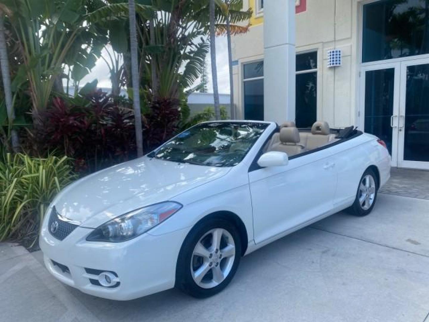 2007 Blizzard Pearl /Ivory Toyota Camry Solara SLE LOW MILES 67,647 (4T1FA38P37U) with an 3.3L DOHC SMPI VVT-i 24-Valve V6 Engine engine, Automatic transmission, located at 4701 North Dixie Hwy, Pompano Beach, FL, 33064, (954) 422-2889, 26.240938, -80.123474 - OUR WEBPAGE FLORIDACARS1.COM HAS OVER 100 PHOTOS AND FREE CARFAX LINK 2007 TOYOTA CAMRY SOLARA SLE V6 VIN: 4T1FA38P37U115572 4 T 1 F A 3 8 P 3 7 U 1 1 5 5 7 2 CONVERTIBLE 3.3L V6 F DOHC 24V GASOLINE 29 MPG FRONT WHEEL DRIVE Features ABS Brakes Air Conditioning Alloy Wheels AM/FM Stereo Automatic Tra - Photo#35