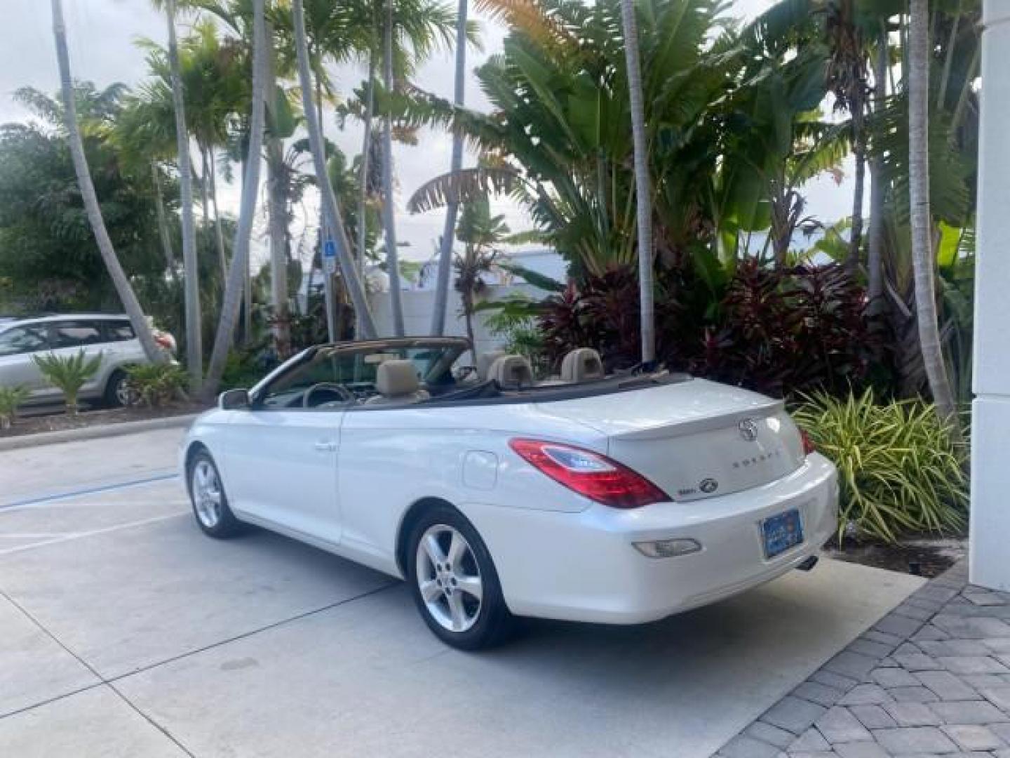2007 Blizzard Pearl /Ivory Toyota Camry Solara SLE LOW MILES 67,647 (4T1FA38P37U) with an 3.3L DOHC SMPI VVT-i 24-Valve V6 Engine engine, Automatic transmission, located at 4701 North Dixie Hwy, Pompano Beach, FL, 33064, (954) 422-2889, 26.240938, -80.123474 - OUR WEBPAGE FLORIDACARS1.COM HAS OVER 100 PHOTOS AND FREE CARFAX LINK 2007 TOYOTA CAMRY SOLARA SLE V6 VIN: 4T1FA38P37U115572 4 T 1 F A 3 8 P 3 7 U 1 1 5 5 7 2 CONVERTIBLE 3.3L V6 F DOHC 24V GASOLINE 29 MPG FRONT WHEEL DRIVE Features ABS Brakes Air Conditioning Alloy Wheels AM/FM Stereo Automatic Tra - Photo#41