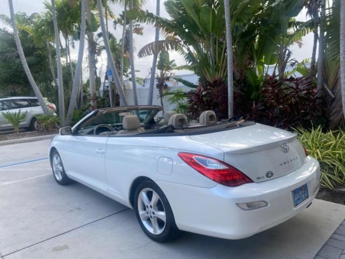 2007 Blizzard Pearl /Ivory Toyota Camry Solara SLE LOW MILES 67,647 (4T1FA38P37U) with an 3.3L DOHC SMPI VVT-i 24-Valve V6 Engine engine, Automatic transmission, located at 4701 North Dixie Hwy, Pompano Beach, FL, 33064, (954) 422-2889, 26.240938, -80.123474 - OUR WEBPAGE FLORIDACARS1.COM HAS OVER 100 PHOTOS AND FREE CARFAX LINK 2007 TOYOTA CAMRY SOLARA SLE V6 VIN: 4T1FA38P37U115572 4 T 1 F A 3 8 P 3 7 U 1 1 5 5 7 2 CONVERTIBLE 3.3L V6 F DOHC 24V GASOLINE 29 MPG FRONT WHEEL DRIVE Features ABS Brakes Air Conditioning Alloy Wheels AM/FM Stereo Automatic Tra - Photo#43