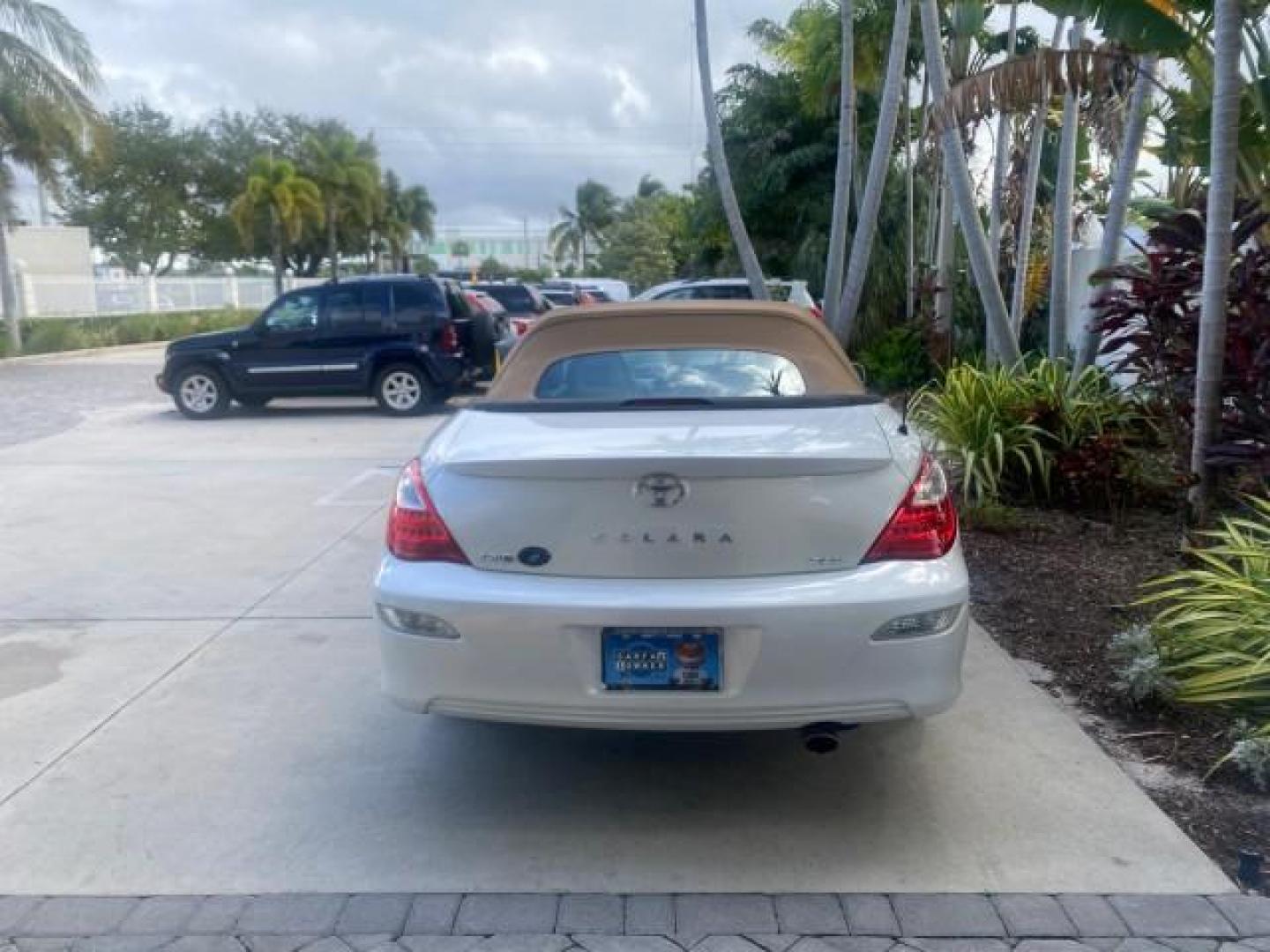 2007 Blizzard Pearl /Ivory Toyota Camry Solara SLE LOW MILES 67,647 (4T1FA38P37U) with an 3.3L DOHC SMPI VVT-i 24-Valve V6 Engine engine, Automatic transmission, located at 4701 North Dixie Hwy, Pompano Beach, FL, 33064, (954) 422-2889, 26.240938, -80.123474 - OUR WEBPAGE FLORIDACARS1.COM HAS OVER 100 PHOTOS AND FREE CARFAX LINK 2007 TOYOTA CAMRY SOLARA SLE V6 VIN: 4T1FA38P37U115572 4 T 1 F A 3 8 P 3 7 U 1 1 5 5 7 2 CONVERTIBLE 3.3L V6 F DOHC 24V GASOLINE 29 MPG FRONT WHEEL DRIVE Features ABS Brakes Air Conditioning Alloy Wheels AM/FM Stereo Automatic Tra - Photo#44