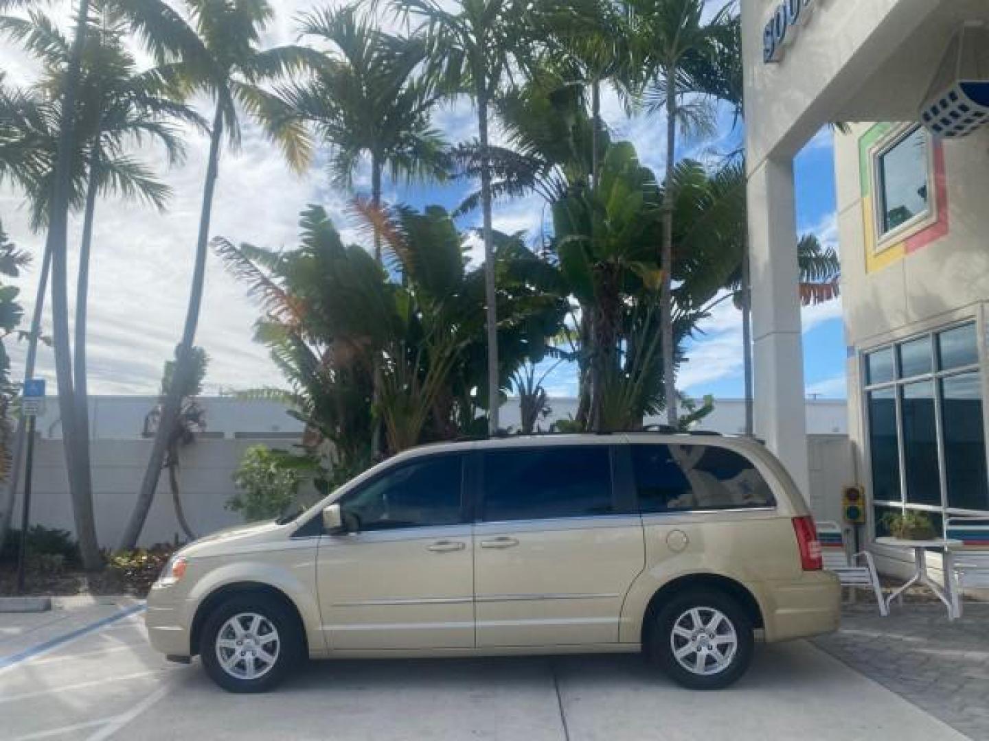 2010 White Gold /Medium pebble beige/cream Chrysler Town and Country Touring LOW MILES 33,692 1 OWNER (2A4RR5D1XAR) with an 3.8L OHV SMPI V6 Engine engine, Automatic transmission, located at 4701 North Dixie Hwy, Pompano Beach, FL, 33064, (954) 422-2889, 26.240938, -80.123474 - OUR WEBPAGE FLORIDACARS1.COM HAS OVER 100 PHOTOS AND FREE CARFAX LINK 2010 CHRYSLER TOWN AND COUNTRY TOURING VIN: 2A4RR5D1XAR392905 2 A 4 R R 5 D 1 X A R 3 9 2 9 0 5 VAN 3.8L V6 F OHV 12V GASOLINE 23 MPG FRONT WHEEL DRIVE Features ABS Brakes Air Conditioning Alloy Wheels AM/FM Stereo Automatic Trans - Photo#4