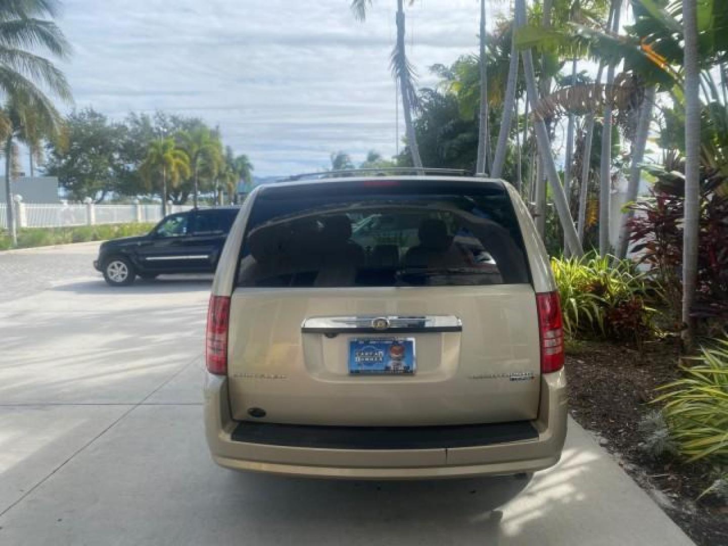 2010 White Gold /Medium pebble beige/cream Chrysler Town and Country Touring LOW MILES 33,692 1 OWNER (2A4RR5D1XAR) with an 3.8L OHV SMPI V6 Engine engine, Automatic transmission, located at 4701 North Dixie Hwy, Pompano Beach, FL, 33064, (954) 422-2889, 26.240938, -80.123474 - OUR WEBPAGE FLORIDACARS1.COM HAS OVER 100 PHOTOS AND FREE CARFAX LINK 2010 CHRYSLER TOWN AND COUNTRY TOURING VIN: 2A4RR5D1XAR392905 2 A 4 R R 5 D 1 X A R 3 9 2 9 0 5 VAN 3.8L V6 F OHV 12V GASOLINE 23 MPG FRONT WHEEL DRIVE Features ABS Brakes Air Conditioning Alloy Wheels AM/FM Stereo Automatic Trans - Photo#6