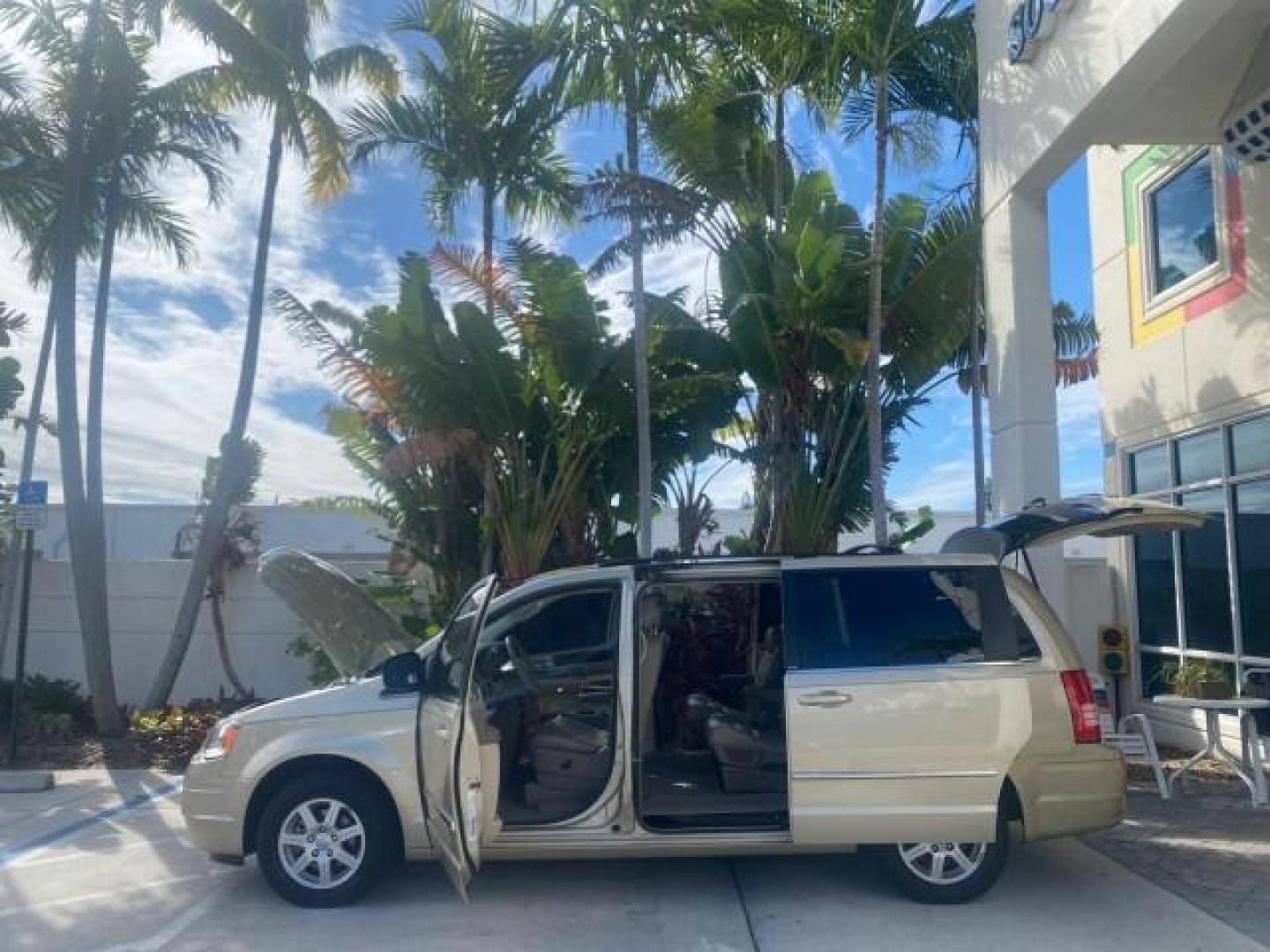 2010 White Gold /Medium pebble beige/cream Chrysler Town and Country Touring LOW MILES 33,692 1 OWNER (2A4RR5D1XAR) with an 3.8L OHV SMPI V6 Engine engine, Automatic transmission, located at 4701 North Dixie Hwy, Pompano Beach, FL, 33064, (954) 422-2889, 26.240938, -80.123474 - OUR WEBPAGE FLORIDACARS1.COM HAS OVER 100 PHOTOS AND FREE CARFAX LINK 2010 CHRYSLER TOWN AND COUNTRY TOURING VIN: 2A4RR5D1XAR392905 2 A 4 R R 5 D 1 X A R 3 9 2 9 0 5 VAN 3.8L V6 F OHV 12V GASOLINE 23 MPG FRONT WHEEL DRIVE Features ABS Brakes Air Conditioning Alloy Wheels AM/FM Stereo Automatic Trans - Photo#8
