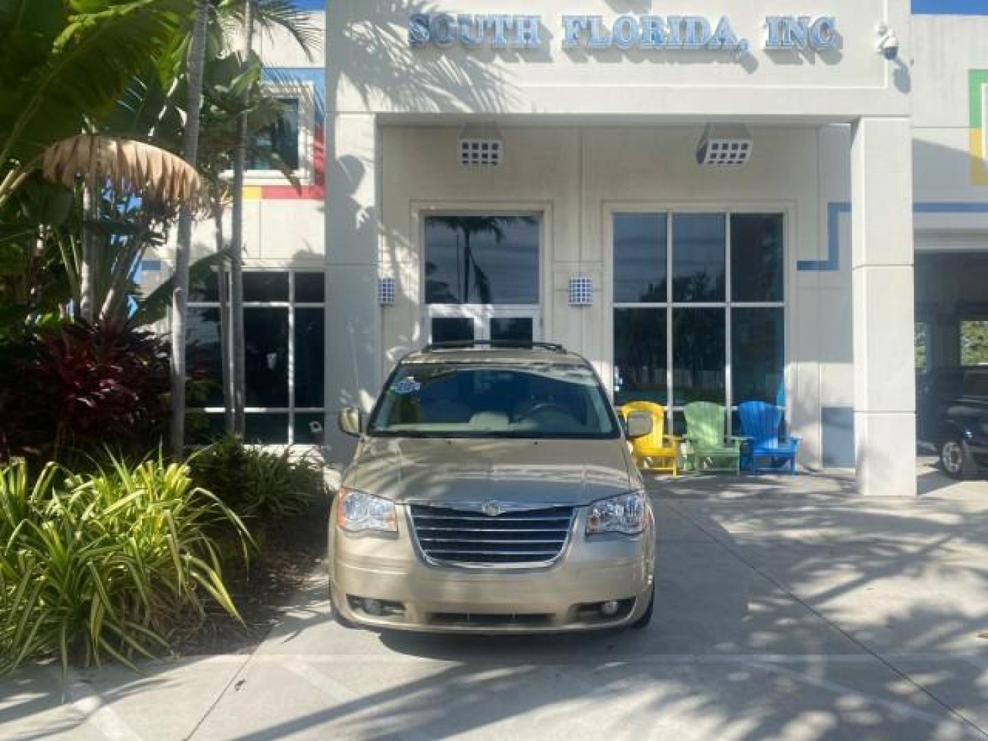 2010 White Gold /Medium pebble beige/cream Chrysler Town and Country Touring LOW MILES 33,692 1 OWNER (2A4RR5D1XAR) with an 3.8L OHV SMPI V6 Engine engine, Automatic transmission, located at 4701 North Dixie Hwy, Pompano Beach, FL, 33064, (954) 422-2889, 26.240938, -80.123474 - OUR WEBPAGE FLORIDACARS1.COM HAS OVER 100 PHOTOS AND FREE CARFAX LINK 2010 CHRYSLER TOWN AND COUNTRY TOURING VIN: 2A4RR5D1XAR392905 2 A 4 R R 5 D 1 X A R 3 9 2 9 0 5 VAN 3.8L V6 F OHV 12V GASOLINE 23 MPG FRONT WHEEL DRIVE Features ABS Brakes Air Conditioning Alloy Wheels AM/FM Stereo Automatic Trans - Photo#27