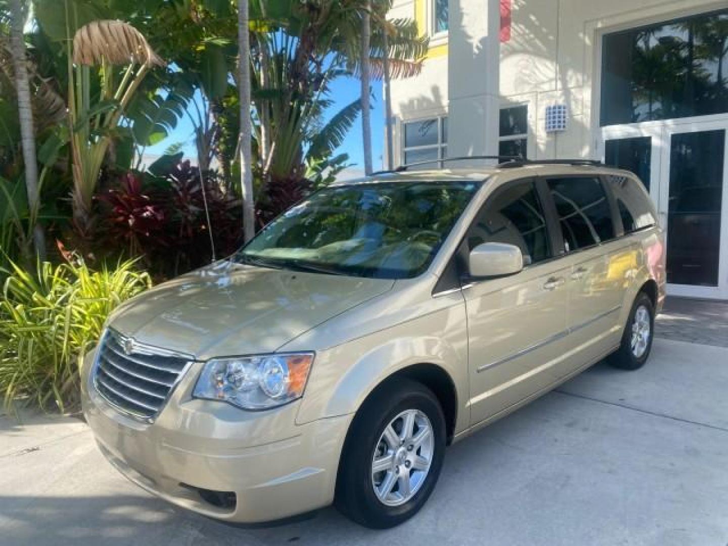 2010 White Gold /Medium pebble beige/cream Chrysler Town and Country Touring LOW MILES 33,692 1 OWNER (2A4RR5D1XAR) with an 3.8L OHV SMPI V6 Engine engine, Automatic transmission, located at 4701 North Dixie Hwy, Pompano Beach, FL, 33064, (954) 422-2889, 26.240938, -80.123474 - OUR WEBPAGE FLORIDACARS1.COM HAS OVER 100 PHOTOS AND FREE CARFAX LINK 2010 CHRYSLER TOWN AND COUNTRY TOURING VIN: 2A4RR5D1XAR392905 2 A 4 R R 5 D 1 X A R 3 9 2 9 0 5 VAN 3.8L V6 F OHV 12V GASOLINE 23 MPG FRONT WHEEL DRIVE Features ABS Brakes Air Conditioning Alloy Wheels AM/FM Stereo Automatic Trans - Photo#30