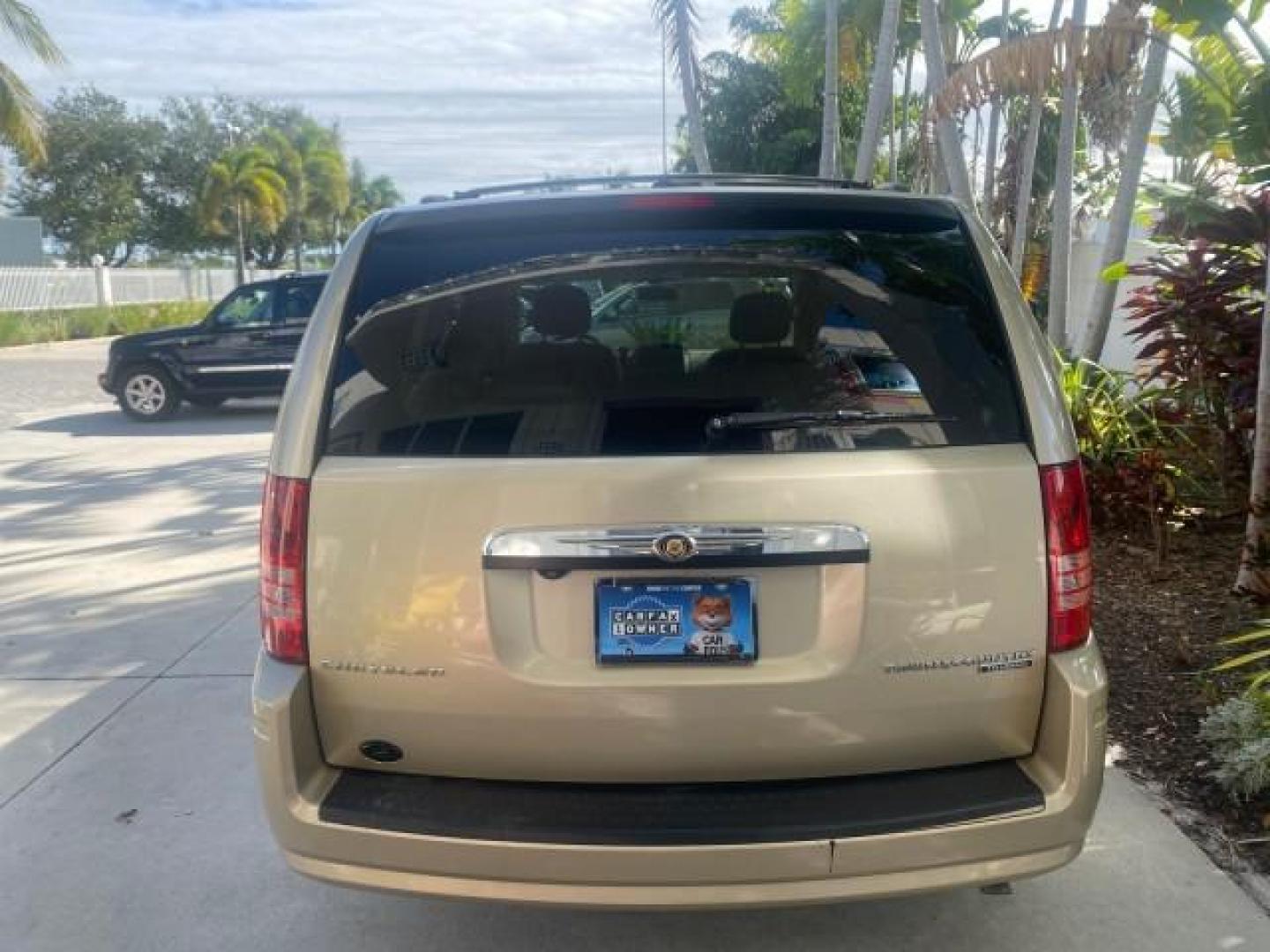 2010 White Gold /Medium pebble beige/cream Chrysler Town and Country Touring LOW MILES 33,692 1 OWNER (2A4RR5D1XAR) with an 3.8L OHV SMPI V6 Engine engine, Automatic transmission, located at 4701 North Dixie Hwy, Pompano Beach, FL, 33064, (954) 422-2889, 26.240938, -80.123474 - OUR WEBPAGE FLORIDACARS1.COM HAS OVER 100 PHOTOS AND FREE CARFAX LINK 2010 CHRYSLER TOWN AND COUNTRY TOURING VIN: 2A4RR5D1XAR392905 2 A 4 R R 5 D 1 X A R 3 9 2 9 0 5 VAN 3.8L V6 F OHV 12V GASOLINE 23 MPG FRONT WHEEL DRIVE Features ABS Brakes Air Conditioning Alloy Wheels AM/FM Stereo Automatic Trans - Photo#36