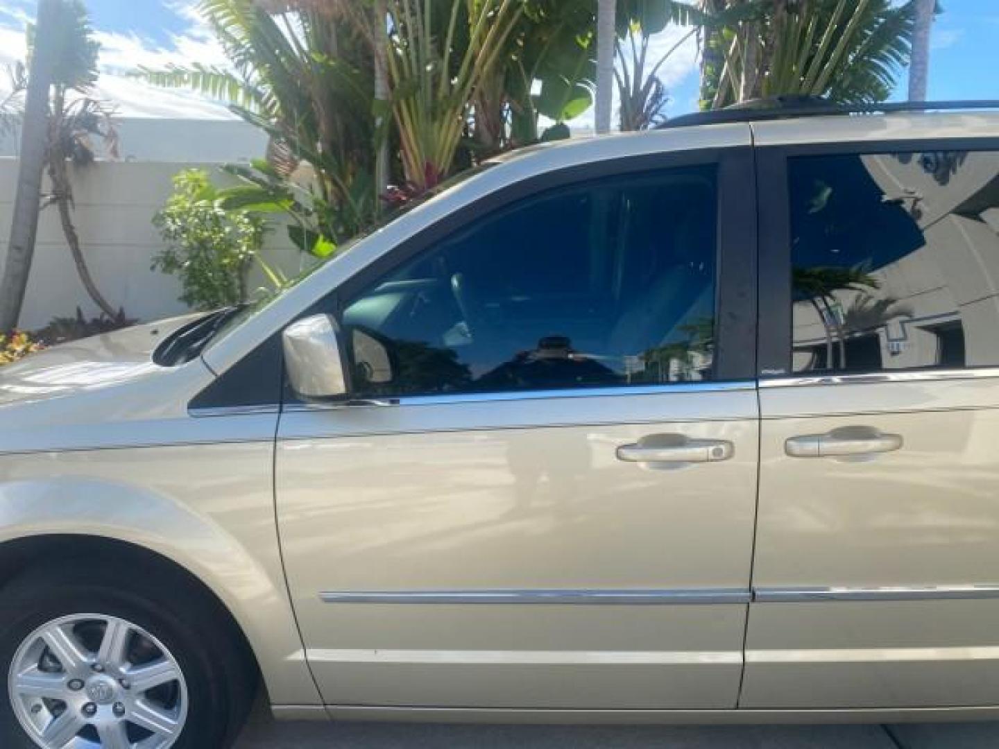2010 White Gold /Medium pebble beige/cream Chrysler Town and Country Touring LOW MILES 33,692 1 OWNER (2A4RR5D1XAR) with an 3.8L OHV SMPI V6 Engine engine, Automatic transmission, located at 4701 North Dixie Hwy, Pompano Beach, FL, 33064, (954) 422-2889, 26.240938, -80.123474 - OUR WEBPAGE FLORIDACARS1.COM HAS OVER 100 PHOTOS AND FREE CARFAX LINK 2010 CHRYSLER TOWN AND COUNTRY TOURING VIN: 2A4RR5D1XAR392905 2 A 4 R R 5 D 1 X A R 3 9 2 9 0 5 VAN 3.8L V6 F OHV 12V GASOLINE 23 MPG FRONT WHEEL DRIVE Features ABS Brakes Air Conditioning Alloy Wheels AM/FM Stereo Automatic Trans - Photo#37