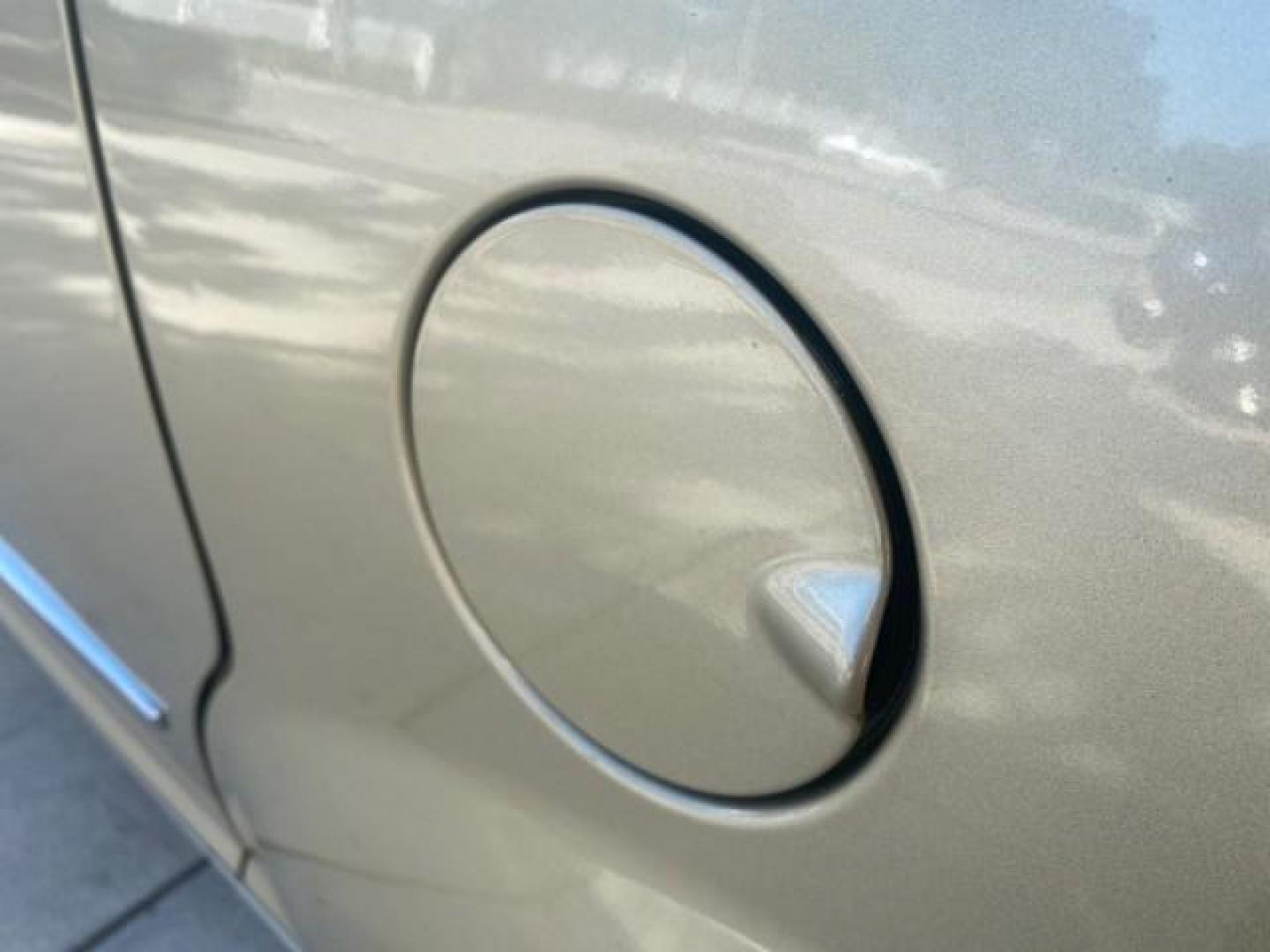 2010 White Gold /Medium pebble beige/cream Chrysler Town and Country Touring LOW MILES 33,692 1 OWNER (2A4RR5D1XAR) with an 3.8L OHV SMPI V6 Engine engine, Automatic transmission, located at 4701 North Dixie Hwy, Pompano Beach, FL, 33064, (954) 422-2889, 26.240938, -80.123474 - OUR WEBPAGE FLORIDACARS1.COM HAS OVER 100 PHOTOS AND FREE CARFAX LINK 2010 CHRYSLER TOWN AND COUNTRY TOURING VIN: 2A4RR5D1XAR392905 2 A 4 R R 5 D 1 X A R 3 9 2 9 0 5 VAN 3.8L V6 F OHV 12V GASOLINE 23 MPG FRONT WHEEL DRIVE Features ABS Brakes Air Conditioning Alloy Wheels AM/FM Stereo Automatic Trans - Photo#87