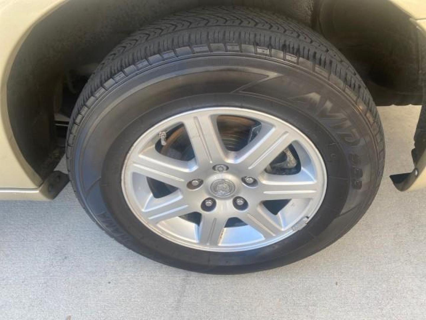 2010 White Gold /Medium pebble beige/cream Chrysler Town and Country Touring LOW MILES 33,692 1 OWNER (2A4RR5D1XAR) with an 3.8L OHV SMPI V6 Engine engine, Automatic transmission, located at 4701 North Dixie Hwy, Pompano Beach, FL, 33064, (954) 422-2889, 26.240938, -80.123474 - OUR WEBPAGE FLORIDACARS1.COM HAS OVER 100 PHOTOS AND FREE CARFAX LINK 2010 CHRYSLER TOWN AND COUNTRY TOURING VIN: 2A4RR5D1XAR392905 2 A 4 R R 5 D 1 X A R 3 9 2 9 0 5 VAN 3.8L V6 F OHV 12V GASOLINE 23 MPG FRONT WHEEL DRIVE Features ABS Brakes Air Conditioning Alloy Wheels AM/FM Stereo Automatic Trans - Photo#89