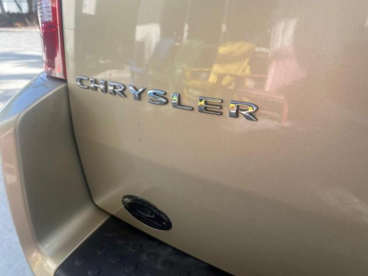 2010 White Gold /Medium pebble beige/cream Chrysler Town and Country Touring LOW MILES 33,692 1 OWNER (2A4RR5D1XAR) with an 3.8L OHV SMPI V6 Engine engine, Automatic transmission, located at 4701 North Dixie Hwy, Pompano Beach, FL, 33064, (954) 422-2889, 26.240938, -80.123474 - OUR WEBPAGE FLORIDACARS1.COM HAS OVER 100 PHOTOS AND FREE CARFAX LINK 2010 CHRYSLER TOWN AND COUNTRY TOURING VIN: 2A4RR5D1XAR392905 2 A 4 R R 5 D 1 X A R 3 9 2 9 0 5 VAN 3.8L V6 F OHV 12V GASOLINE 23 MPG FRONT WHEEL DRIVE Features ABS Brakes Air Conditioning Alloy Wheels AM/FM Stereo Automatic Trans - Photo#93