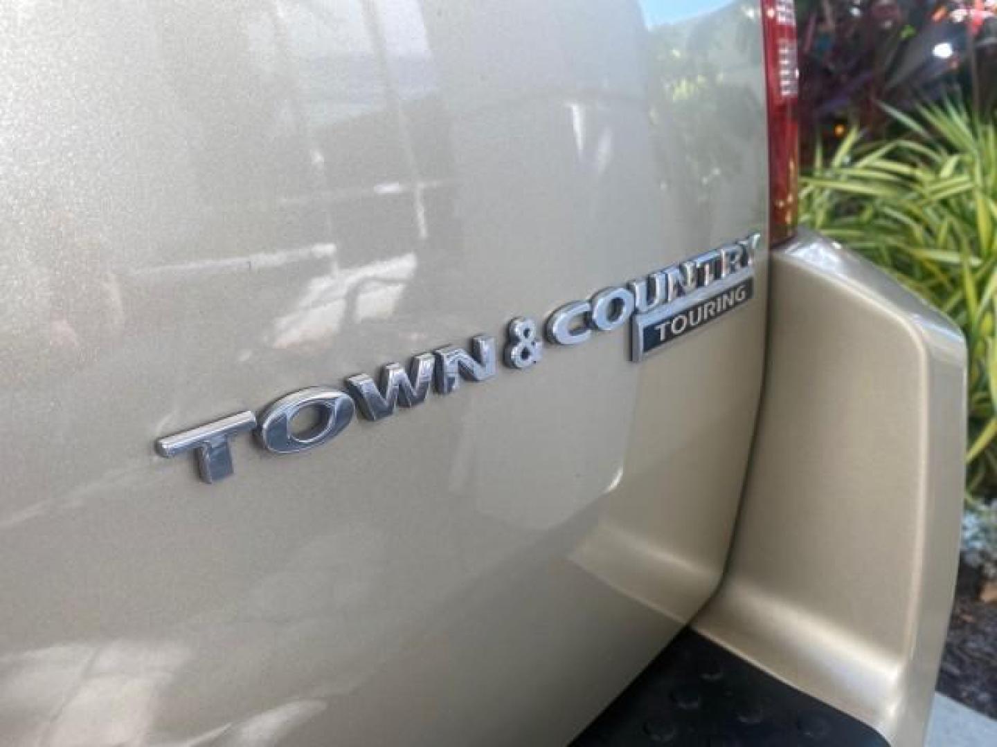 2010 White Gold /Medium pebble beige/cream Chrysler Town and Country Touring LOW MILES 33,692 1 OWNER (2A4RR5D1XAR) with an 3.8L OHV SMPI V6 Engine engine, Automatic transmission, located at 4701 North Dixie Hwy, Pompano Beach, FL, 33064, (954) 422-2889, 26.240938, -80.123474 - OUR WEBPAGE FLORIDACARS1.COM HAS OVER 100 PHOTOS AND FREE CARFAX LINK 2010 CHRYSLER TOWN AND COUNTRY TOURING VIN: 2A4RR5D1XAR392905 2 A 4 R R 5 D 1 X A R 3 9 2 9 0 5 VAN 3.8L V6 F OHV 12V GASOLINE 23 MPG FRONT WHEEL DRIVE Features ABS Brakes Air Conditioning Alloy Wheels AM/FM Stereo Automatic Trans - Photo#95