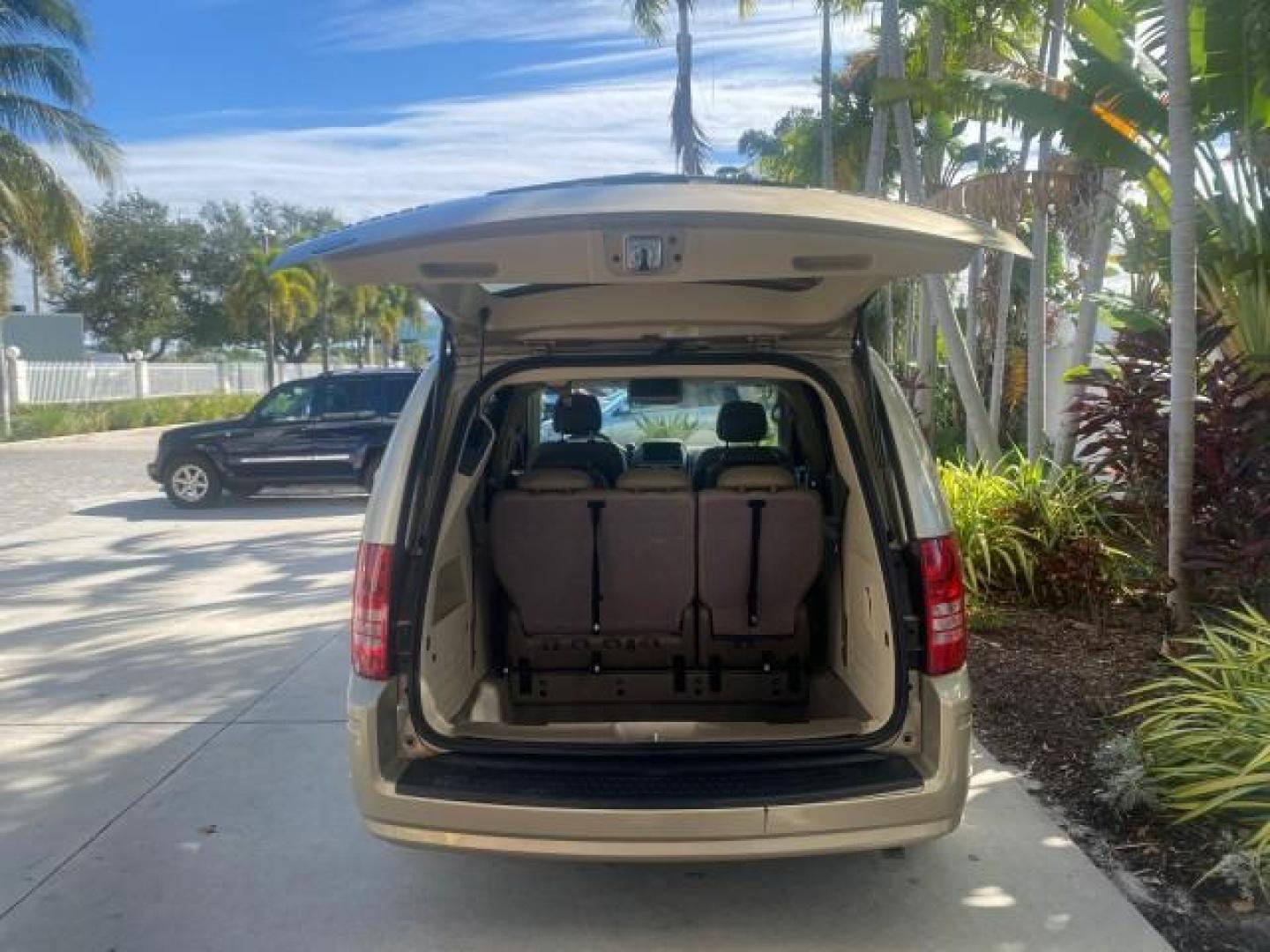 2010 White Gold /Medium pebble beige/cream Chrysler Town and Country Touring LOW MILES 33,692 1 OWNER (2A4RR5D1XAR) with an 3.8L OHV SMPI V6 Engine engine, Automatic transmission, located at 4701 North Dixie Hwy, Pompano Beach, FL, 33064, (954) 422-2889, 26.240938, -80.123474 - OUR WEBPAGE FLORIDACARS1.COM HAS OVER 100 PHOTOS AND FREE CARFAX LINK 2010 CHRYSLER TOWN AND COUNTRY TOURING VIN: 2A4RR5D1XAR392905 2 A 4 R R 5 D 1 X A R 3 9 2 9 0 5 VAN 3.8L V6 F OHV 12V GASOLINE 23 MPG FRONT WHEEL DRIVE Features ABS Brakes Air Conditioning Alloy Wheels AM/FM Stereo Automatic Trans - Photo#97