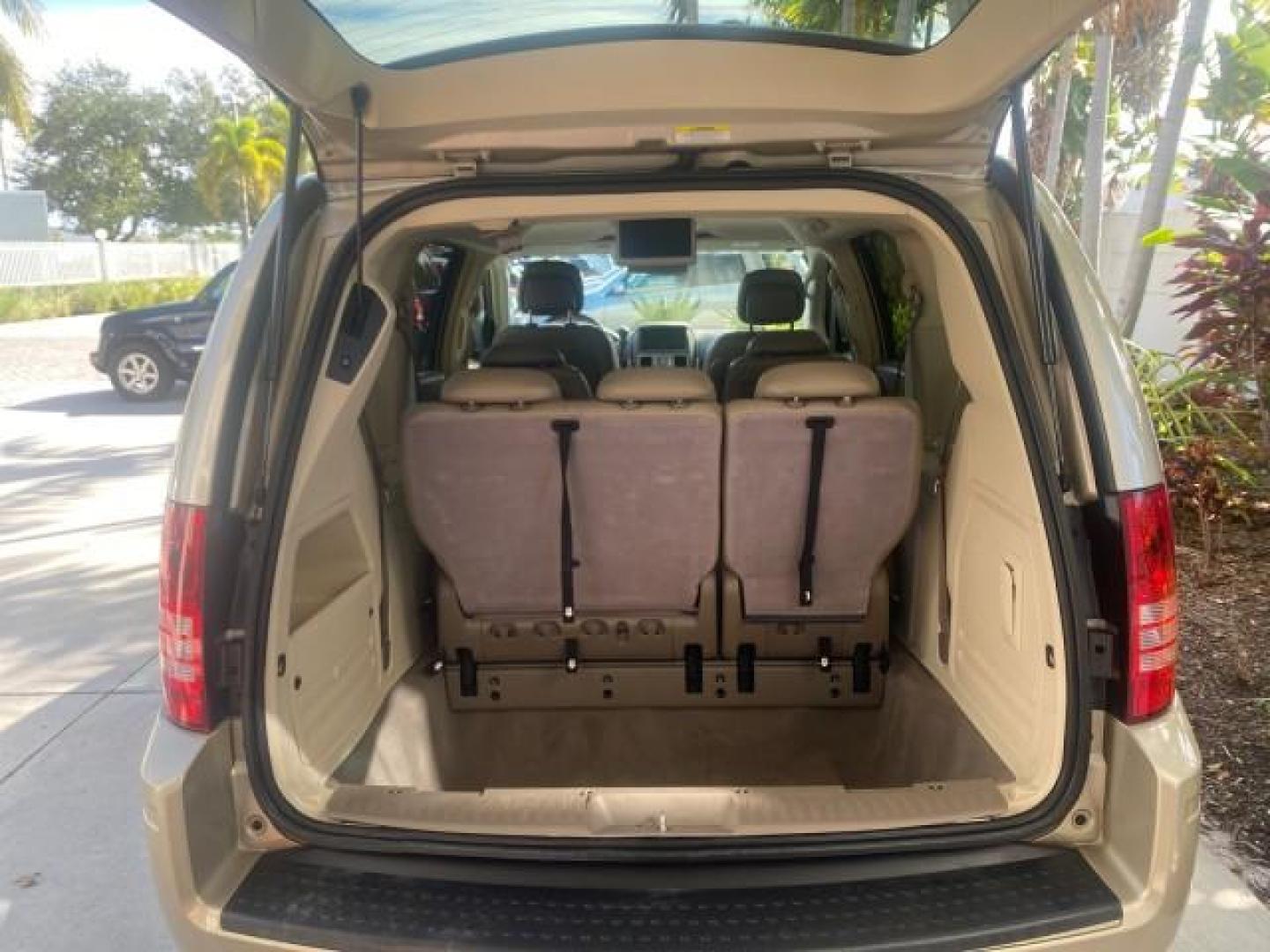 2010 White Gold /Medium pebble beige/cream Chrysler Town and Country Touring LOW MILES 33,692 1 OWNER (2A4RR5D1XAR) with an 3.8L OHV SMPI V6 Engine engine, Automatic transmission, located at 4701 North Dixie Hwy, Pompano Beach, FL, 33064, (954) 422-2889, 26.240938, -80.123474 - OUR WEBPAGE FLORIDACARS1.COM HAS OVER 100 PHOTOS AND FREE CARFAX LINK 2010 CHRYSLER TOWN AND COUNTRY TOURING VIN: 2A4RR5D1XAR392905 2 A 4 R R 5 D 1 X A R 3 9 2 9 0 5 VAN 3.8L V6 F OHV 12V GASOLINE 23 MPG FRONT WHEEL DRIVE Features ABS Brakes Air Conditioning Alloy Wheels AM/FM Stereo Automatic Trans - Photo#98