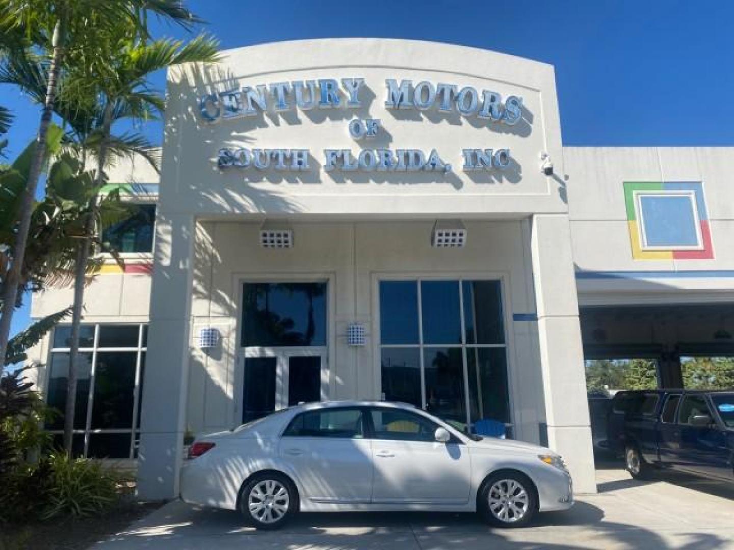 2011 Blizzard Pearl /Light Gray Toyota Avalon LOW MILES 75,626 40 SERVICES (4T1BK3DB4BU) with an 3.5L DOHC EFI 24-Valve V6 Engine engine, Automatic transmission, located at 4701 North Dixie Hwy, Pompano Beach, FL, 33064, (954) 422-2889, 26.240938, -80.123474 - OUR WEBPAGE FLORIDACARS1.COM HAS OVER 100 PHOTOS AND FREE CARFAX LINK 2011 TOYOTA AVALON LIMITED VIN: 4T1BK3DB4BU383335 4 T 1 B K 3 D B 4 B U 3 8 3 3 3 5 SEDAN 4 DR 3.5L V6 F DOHC 24V GASOLINE 29 MPG FRONT WHEEL DRIVE Features ABS Brakes Air Conditioning Alloy Wheels AM/FM Stereo Automatic Transmiss - Photo#0