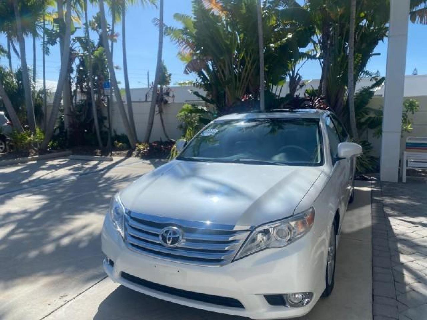 2011 Blizzard Pearl /Light Gray Toyota Avalon LOW MILES 75,626 40 SERVICES (4T1BK3DB4BU) with an 3.5L DOHC EFI 24-Valve V6 Engine engine, Automatic transmission, located at 4701 North Dixie Hwy, Pompano Beach, FL, 33064, (954) 422-2889, 26.240938, -80.123474 - OUR WEBPAGE FLORIDACARS1.COM HAS OVER 100 PHOTOS AND FREE CARFAX LINK 2011 TOYOTA AVALON LIMITED VIN: 4T1BK3DB4BU383335 4 T 1 B K 3 D B 4 B U 3 8 3 3 3 5 SEDAN 4 DR 3.5L V6 F DOHC 24V GASOLINE 29 MPG FRONT WHEEL DRIVE Features ABS Brakes Air Conditioning Alloy Wheels AM/FM Stereo Automatic Transmiss - Photo#3