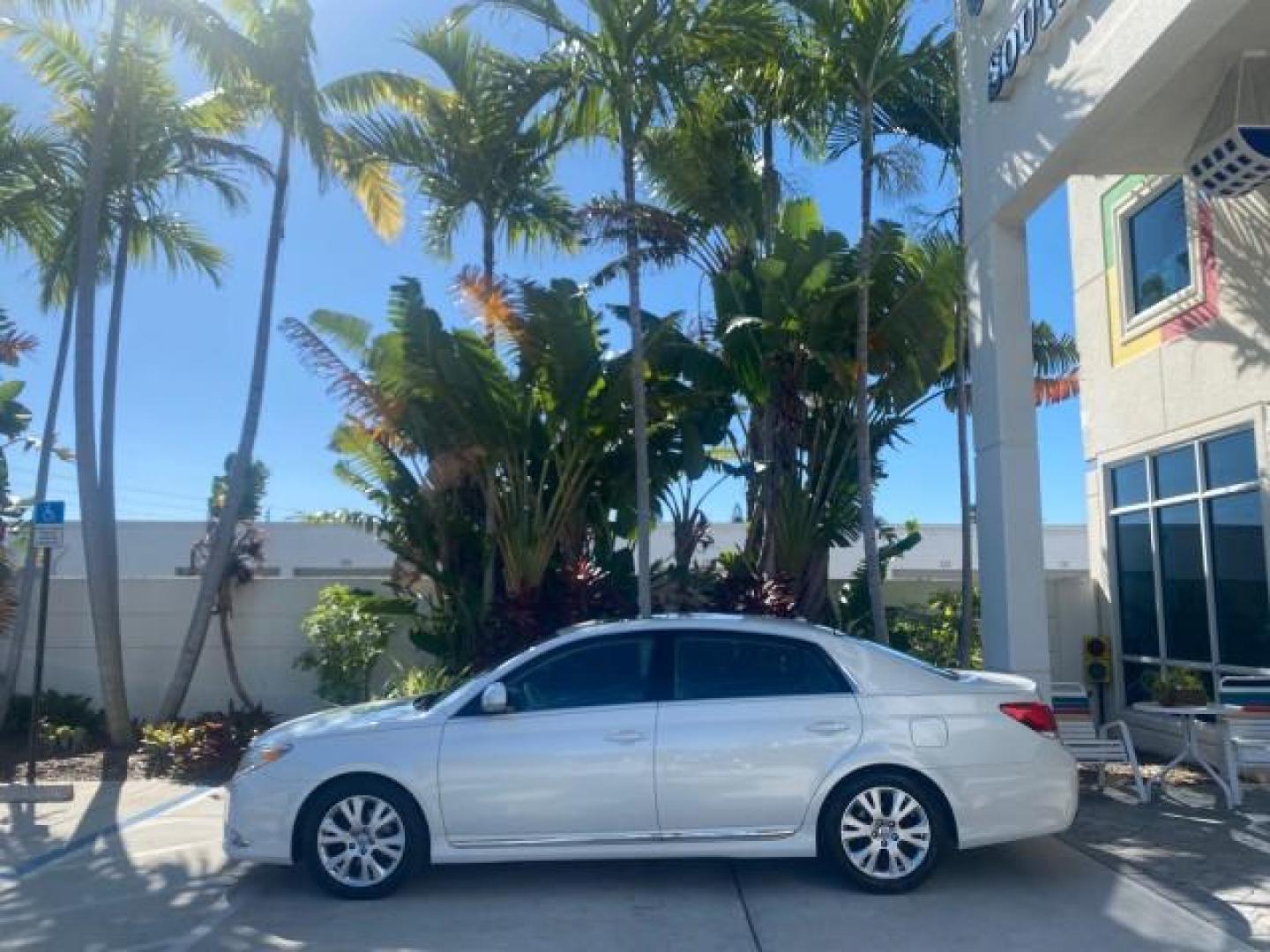 2011 Blizzard Pearl /Light Gray Toyota Avalon LOW MILES 75,626 40 SERVICES (4T1BK3DB4BU) with an 3.5L DOHC EFI 24-Valve V6 Engine engine, Automatic transmission, located at 4701 North Dixie Hwy, Pompano Beach, FL, 33064, (954) 422-2889, 26.240938, -80.123474 - OUR WEBPAGE FLORIDACARS1.COM HAS OVER 100 PHOTOS AND FREE CARFAX LINK 2011 TOYOTA AVALON LIMITED VIN: 4T1BK3DB4BU383335 4 T 1 B K 3 D B 4 B U 3 8 3 3 3 5 SEDAN 4 DR 3.5L V6 F DOHC 24V GASOLINE 29 MPG FRONT WHEEL DRIVE Features ABS Brakes Air Conditioning Alloy Wheels AM/FM Stereo Automatic Transmiss - Photo#4