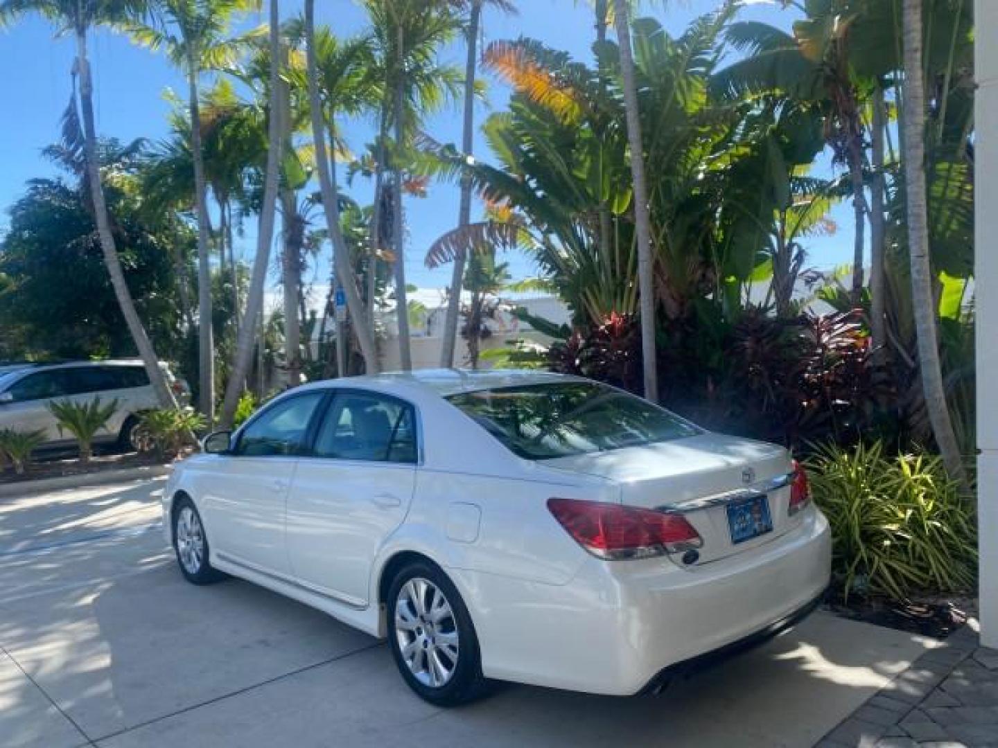 2011 Blizzard Pearl /Light Gray Toyota Avalon LOW MILES 75,626 40 SERVICES (4T1BK3DB4BU) with an 3.5L DOHC EFI 24-Valve V6 Engine engine, Automatic transmission, located at 4701 North Dixie Hwy, Pompano Beach, FL, 33064, (954) 422-2889, 26.240938, -80.123474 - OUR WEBPAGE FLORIDACARS1.COM HAS OVER 100 PHOTOS AND FREE CARFAX LINK 2011 TOYOTA AVALON LIMITED VIN: 4T1BK3DB4BU383335 4 T 1 B K 3 D B 4 B U 3 8 3 3 3 5 SEDAN 4 DR 3.5L V6 F DOHC 24V GASOLINE 29 MPG FRONT WHEEL DRIVE Features ABS Brakes Air Conditioning Alloy Wheels AM/FM Stereo Automatic Transmiss - Photo#5