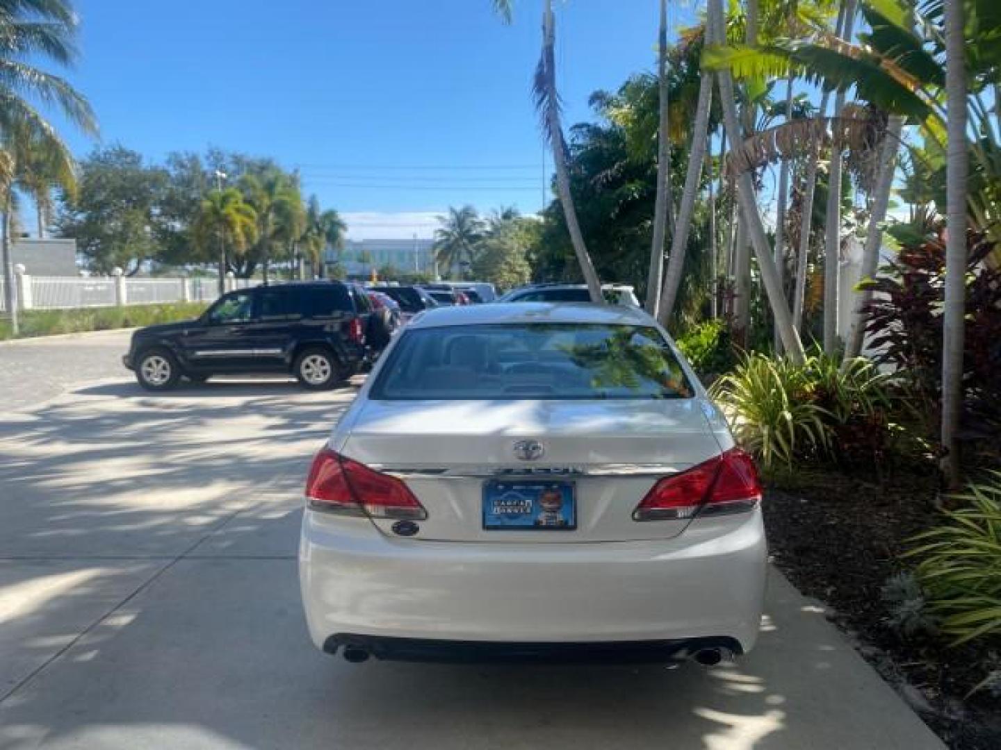 2011 Blizzard Pearl /Light Gray Toyota Avalon LOW MILES 75,626 40 SERVICES (4T1BK3DB4BU) with an 3.5L DOHC EFI 24-Valve V6 Engine engine, Automatic transmission, located at 4701 North Dixie Hwy, Pompano Beach, FL, 33064, (954) 422-2889, 26.240938, -80.123474 - OUR WEBPAGE FLORIDACARS1.COM HAS OVER 100 PHOTOS AND FREE CARFAX LINK 2011 TOYOTA AVALON LIMITED VIN: 4T1BK3DB4BU383335 4 T 1 B K 3 D B 4 B U 3 8 3 3 3 5 SEDAN 4 DR 3.5L V6 F DOHC 24V GASOLINE 29 MPG FRONT WHEEL DRIVE Features ABS Brakes Air Conditioning Alloy Wheels AM/FM Stereo Automatic Transmiss - Photo#6