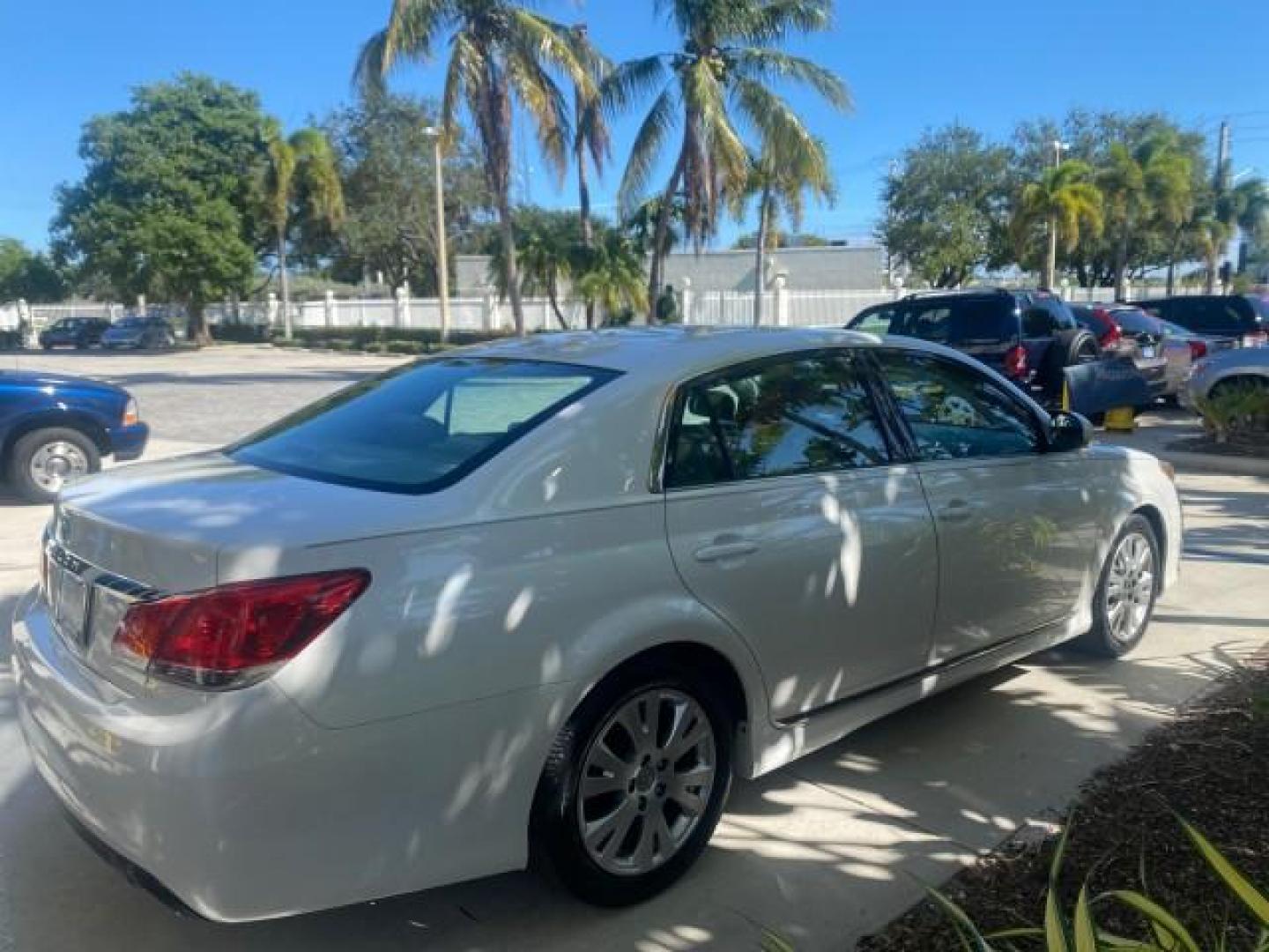 2011 Blizzard Pearl /Light Gray Toyota Avalon LOW MILES 75,626 40 SERVICES (4T1BK3DB4BU) with an 3.5L DOHC EFI 24-Valve V6 Engine engine, Automatic transmission, located at 4701 North Dixie Hwy, Pompano Beach, FL, 33064, (954) 422-2889, 26.240938, -80.123474 - OUR WEBPAGE FLORIDACARS1.COM HAS OVER 100 PHOTOS AND FREE CARFAX LINK 2011 TOYOTA AVALON LIMITED VIN: 4T1BK3DB4BU383335 4 T 1 B K 3 D B 4 B U 3 8 3 3 3 5 SEDAN 4 DR 3.5L V6 F DOHC 24V GASOLINE 29 MPG FRONT WHEEL DRIVE Features ABS Brakes Air Conditioning Alloy Wheels AM/FM Stereo Automatic Transmiss - Photo#7