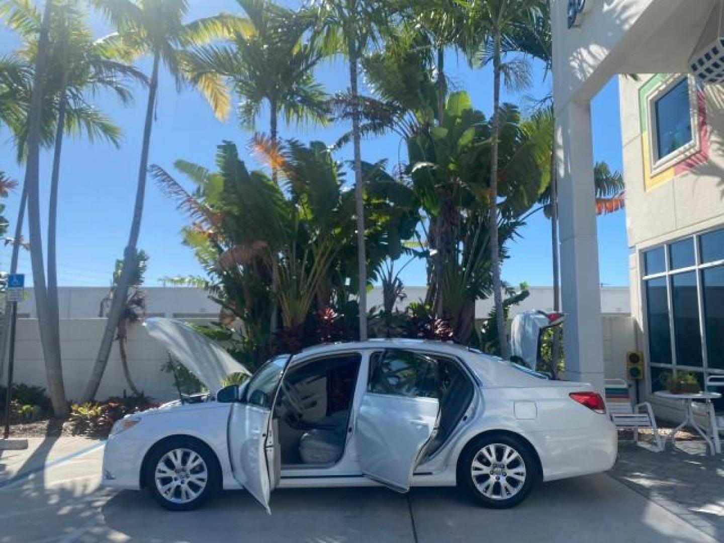 2011 Blizzard Pearl /Light Gray Toyota Avalon LOW MILES 75,626 40 SERVICES (4T1BK3DB4BU) with an 3.5L DOHC EFI 24-Valve V6 Engine engine, Automatic transmission, located at 4701 North Dixie Hwy, Pompano Beach, FL, 33064, (954) 422-2889, 26.240938, -80.123474 - OUR WEBPAGE FLORIDACARS1.COM HAS OVER 100 PHOTOS AND FREE CARFAX LINK 2011 TOYOTA AVALON LIMITED VIN: 4T1BK3DB4BU383335 4 T 1 B K 3 D B 4 B U 3 8 3 3 3 5 SEDAN 4 DR 3.5L V6 F DOHC 24V GASOLINE 29 MPG FRONT WHEEL DRIVE Features ABS Brakes Air Conditioning Alloy Wheels AM/FM Stereo Automatic Transmiss - Photo#8