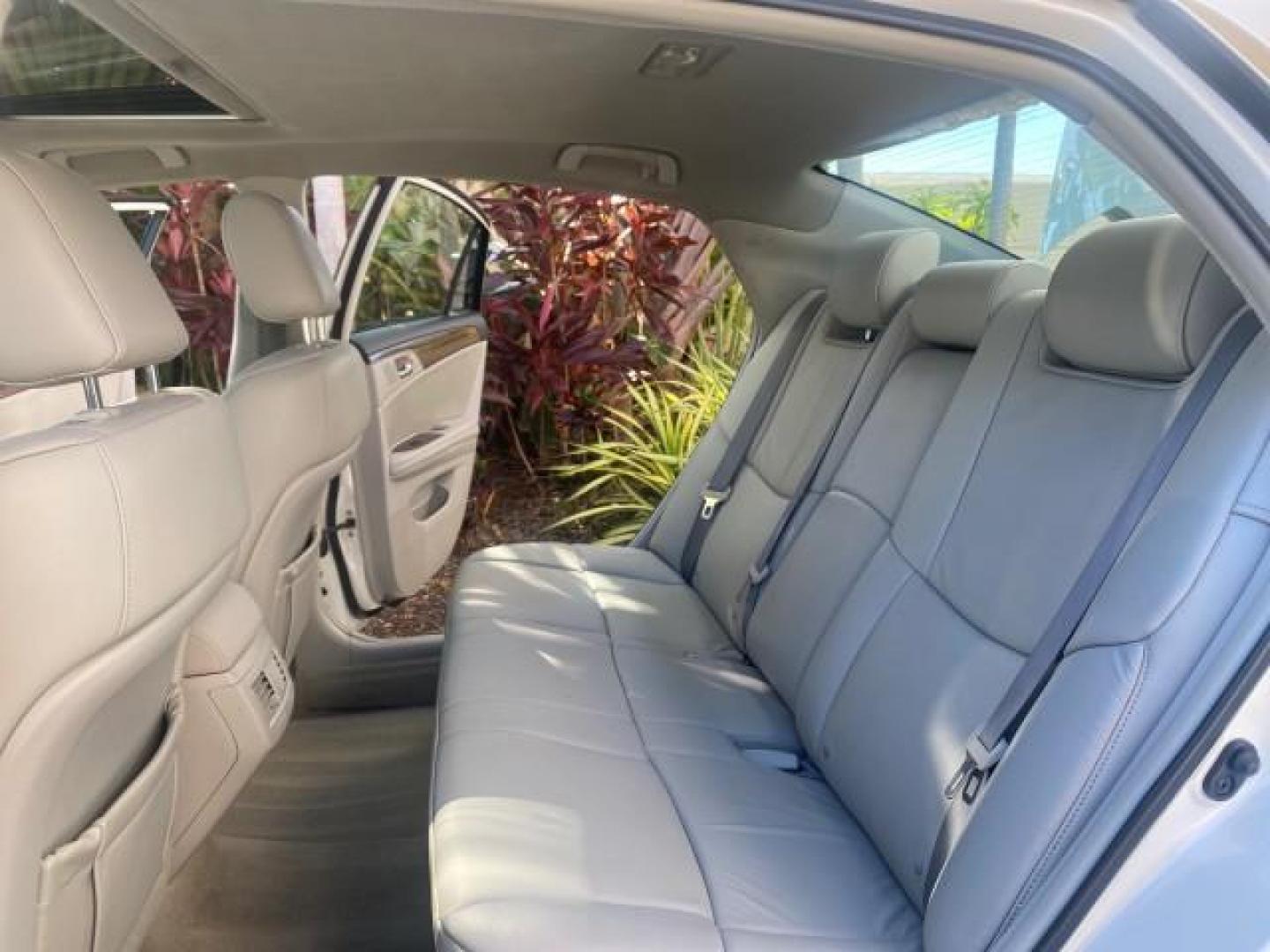 2011 Blizzard Pearl /Light Gray Toyota Avalon LOW MILES 75,626 40 SERVICES (4T1BK3DB4BU) with an 3.5L DOHC EFI 24-Valve V6 Engine engine, Automatic transmission, located at 4701 North Dixie Hwy, Pompano Beach, FL, 33064, (954) 422-2889, 26.240938, -80.123474 - OUR WEBPAGE FLORIDACARS1.COM HAS OVER 100 PHOTOS AND FREE CARFAX LINK 2011 TOYOTA AVALON LIMITED VIN: 4T1BK3DB4BU383335 4 T 1 B K 3 D B 4 B U 3 8 3 3 3 5 SEDAN 4 DR 3.5L V6 F DOHC 24V GASOLINE 29 MPG FRONT WHEEL DRIVE Features ABS Brakes Air Conditioning Alloy Wheels AM/FM Stereo Automatic Transmiss - Photo#14