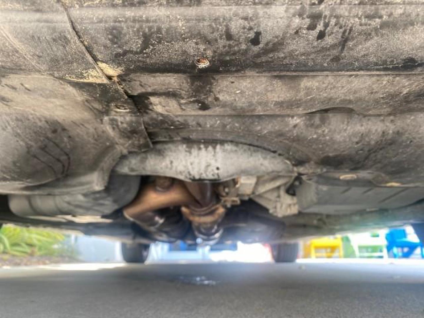 2011 Blizzard Pearl /Light Gray Toyota Avalon LOW MILES 75,626 40 SERVICES (4T1BK3DB4BU) with an 3.5L DOHC EFI 24-Valve V6 Engine engine, Automatic transmission, located at 4701 North Dixie Hwy, Pompano Beach, FL, 33064, (954) 422-2889, 26.240938, -80.123474 - OUR WEBPAGE FLORIDACARS1.COM HAS OVER 100 PHOTOS AND FREE CARFAX LINK 2011 TOYOTA AVALON LIMITED VIN: 4T1BK3DB4BU383335 4 T 1 B K 3 D B 4 B U 3 8 3 3 3 5 SEDAN 4 DR 3.5L V6 F DOHC 24V GASOLINE 29 MPG FRONT WHEEL DRIVE Features ABS Brakes Air Conditioning Alloy Wheels AM/FM Stereo Automatic Transmiss - Photo#21