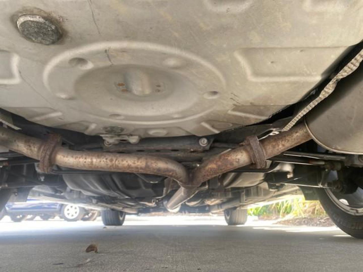 2011 Blizzard Pearl /Light Gray Toyota Avalon LOW MILES 75,626 40 SERVICES (4T1BK3DB4BU) with an 3.5L DOHC EFI 24-Valve V6 Engine engine, Automatic transmission, located at 4701 North Dixie Hwy, Pompano Beach, FL, 33064, (954) 422-2889, 26.240938, -80.123474 - OUR WEBPAGE FLORIDACARS1.COM HAS OVER 100 PHOTOS AND FREE CARFAX LINK 2011 TOYOTA AVALON LIMITED VIN: 4T1BK3DB4BU383335 4 T 1 B K 3 D B 4 B U 3 8 3 3 3 5 SEDAN 4 DR 3.5L V6 F DOHC 24V GASOLINE 29 MPG FRONT WHEEL DRIVE Features ABS Brakes Air Conditioning Alloy Wheels AM/FM Stereo Automatic Transmiss - Photo#22