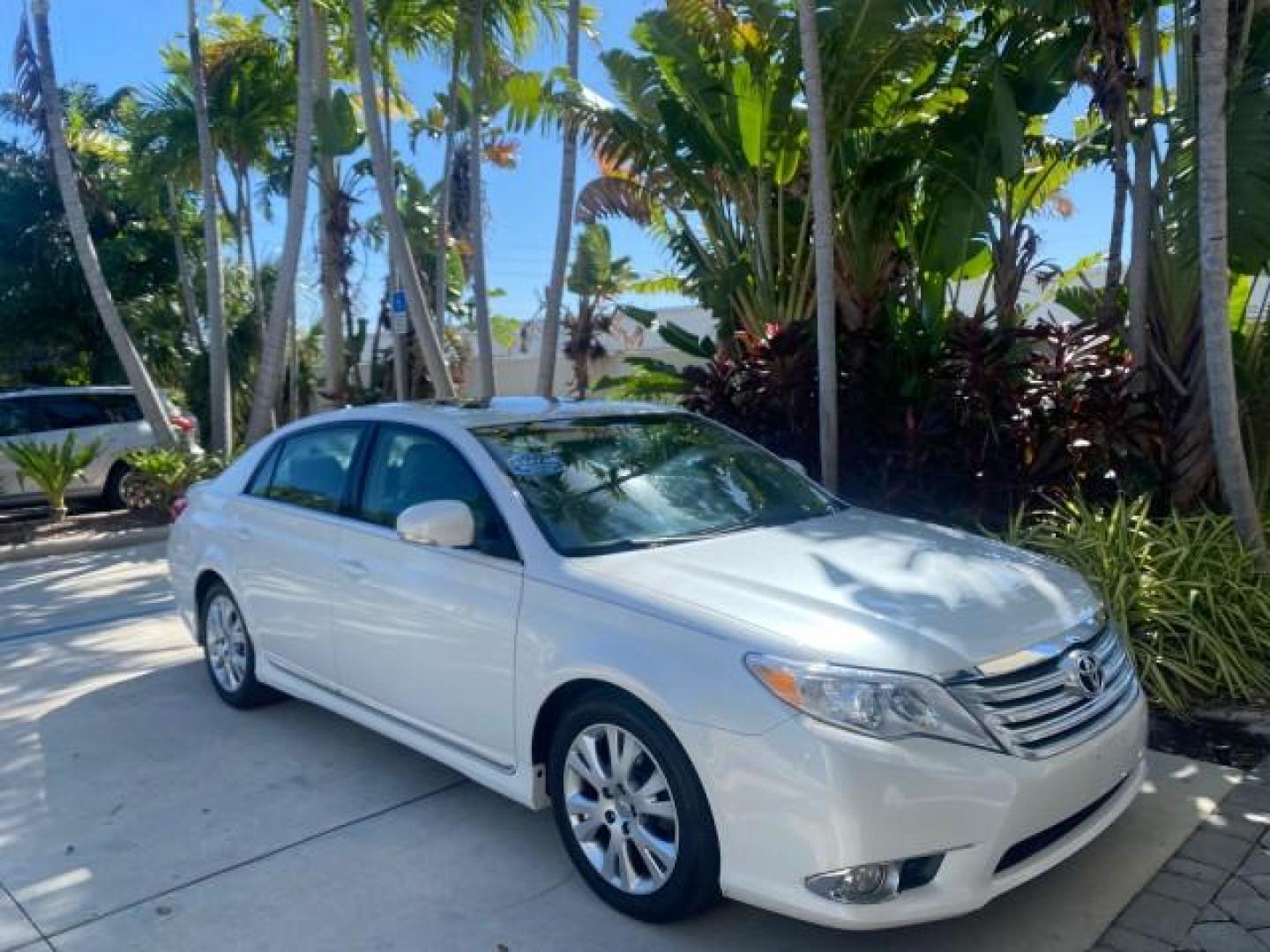 2011 Blizzard Pearl /Light Gray Toyota Avalon LOW MILES 75,626 40 SERVICES (4T1BK3DB4BU) with an 3.5L DOHC EFI 24-Valve V6 Engine engine, Automatic transmission, located at 4701 North Dixie Hwy, Pompano Beach, FL, 33064, (954) 422-2889, 26.240938, -80.123474 - OUR WEBPAGE FLORIDACARS1.COM HAS OVER 100 PHOTOS AND FREE CARFAX LINK 2011 TOYOTA AVALON LIMITED VIN: 4T1BK3DB4BU383335 4 T 1 B K 3 D B 4 B U 3 8 3 3 3 5 SEDAN 4 DR 3.5L V6 F DOHC 24V GASOLINE 29 MPG FRONT WHEEL DRIVE Features ABS Brakes Air Conditioning Alloy Wheels AM/FM Stereo Automatic Transmiss - Photo#24