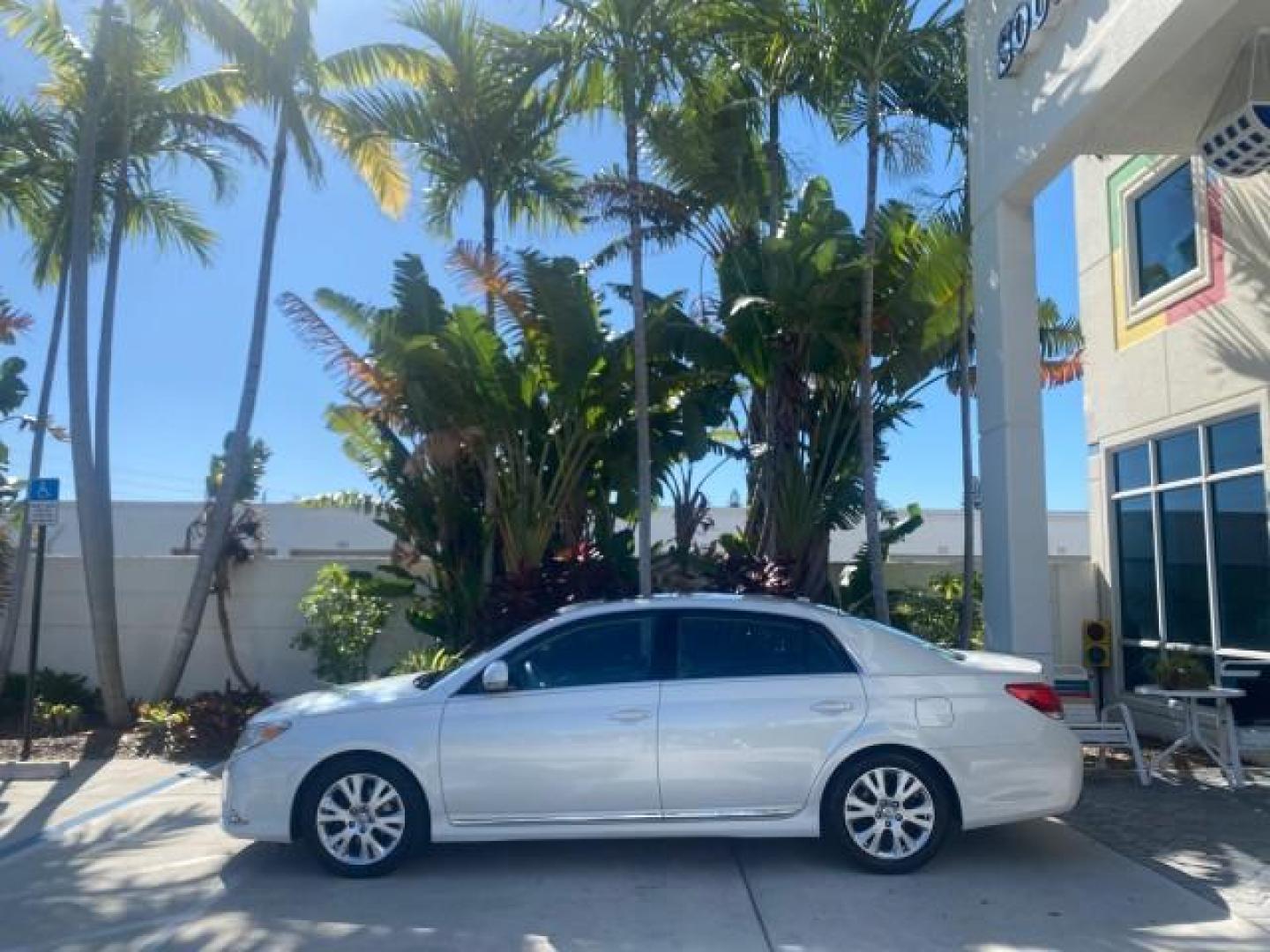 2011 Blizzard Pearl /Light Gray Toyota Avalon LOW MILES 75,626 40 SERVICES (4T1BK3DB4BU) with an 3.5L DOHC EFI 24-Valve V6 Engine engine, Automatic transmission, located at 4701 North Dixie Hwy, Pompano Beach, FL, 33064, (954) 422-2889, 26.240938, -80.123474 - OUR WEBPAGE FLORIDACARS1.COM HAS OVER 100 PHOTOS AND FREE CARFAX LINK 2011 TOYOTA AVALON LIMITED VIN: 4T1BK3DB4BU383335 4 T 1 B K 3 D B 4 B U 3 8 3 3 3 5 SEDAN 4 DR 3.5L V6 F DOHC 24V GASOLINE 29 MPG FRONT WHEEL DRIVE Features ABS Brakes Air Conditioning Alloy Wheels AM/FM Stereo Automatic Transmiss - Photo#31