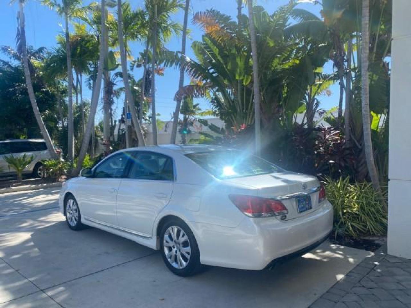 2011 Blizzard Pearl /Light Gray Toyota Avalon LOW MILES 75,626 40 SERVICES (4T1BK3DB4BU) with an 3.5L DOHC EFI 24-Valve V6 Engine engine, Automatic transmission, located at 4701 North Dixie Hwy, Pompano Beach, FL, 33064, (954) 422-2889, 26.240938, -80.123474 - OUR WEBPAGE FLORIDACARS1.COM HAS OVER 100 PHOTOS AND FREE CARFAX LINK 2011 TOYOTA AVALON LIMITED VIN: 4T1BK3DB4BU383335 4 T 1 B K 3 D B 4 B U 3 8 3 3 3 5 SEDAN 4 DR 3.5L V6 F DOHC 24V GASOLINE 29 MPG FRONT WHEEL DRIVE Features ABS Brakes Air Conditioning Alloy Wheels AM/FM Stereo Automatic Transmiss - Photo#33