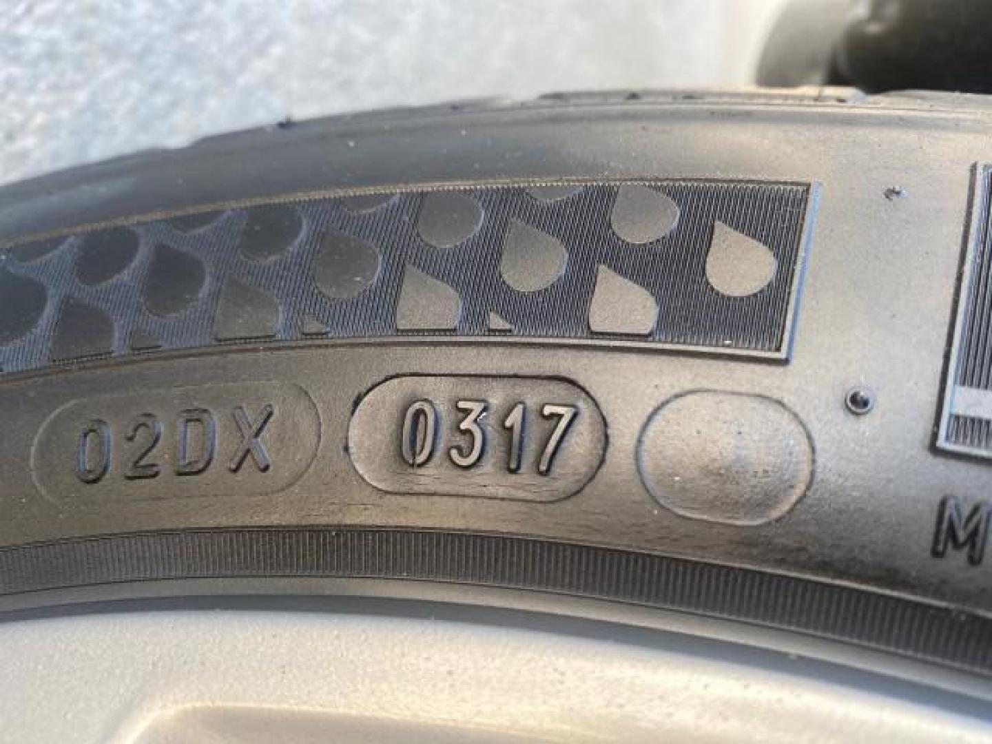 2011 Blizzard Pearl /Light Gray Toyota Avalon LOW MILES 75,626 40 SERVICES (4T1BK3DB4BU) with an 3.5L DOHC EFI 24-Valve V6 Engine engine, Automatic transmission, located at 4701 North Dixie Hwy, Pompano Beach, FL, 33064, (954) 422-2889, 26.240938, -80.123474 - OUR WEBPAGE FLORIDACARS1.COM HAS OVER 100 PHOTOS AND FREE CARFAX LINK 2011 TOYOTA AVALON LIMITED VIN: 4T1BK3DB4BU383335 4 T 1 B K 3 D B 4 B U 3 8 3 3 3 5 SEDAN 4 DR 3.5L V6 F DOHC 24V GASOLINE 29 MPG FRONT WHEEL DRIVE Features ABS Brakes Air Conditioning Alloy Wheels AM/FM Stereo Automatic Transmiss - Photo#37