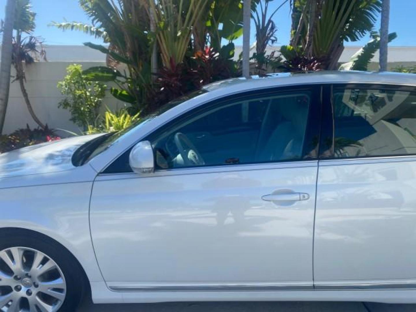 2011 Blizzard Pearl /Light Gray Toyota Avalon LOW MILES 75,626 40 SERVICES (4T1BK3DB4BU) with an 3.5L DOHC EFI 24-Valve V6 Engine engine, Automatic transmission, located at 4701 North Dixie Hwy, Pompano Beach, FL, 33064, (954) 422-2889, 26.240938, -80.123474 - OUR WEBPAGE FLORIDACARS1.COM HAS OVER 100 PHOTOS AND FREE CARFAX LINK 2011 TOYOTA AVALON LIMITED VIN: 4T1BK3DB4BU383335 4 T 1 B K 3 D B 4 B U 3 8 3 3 3 5 SEDAN 4 DR 3.5L V6 F DOHC 24V GASOLINE 29 MPG FRONT WHEEL DRIVE Features ABS Brakes Air Conditioning Alloy Wheels AM/FM Stereo Automatic Transmiss - Photo#38