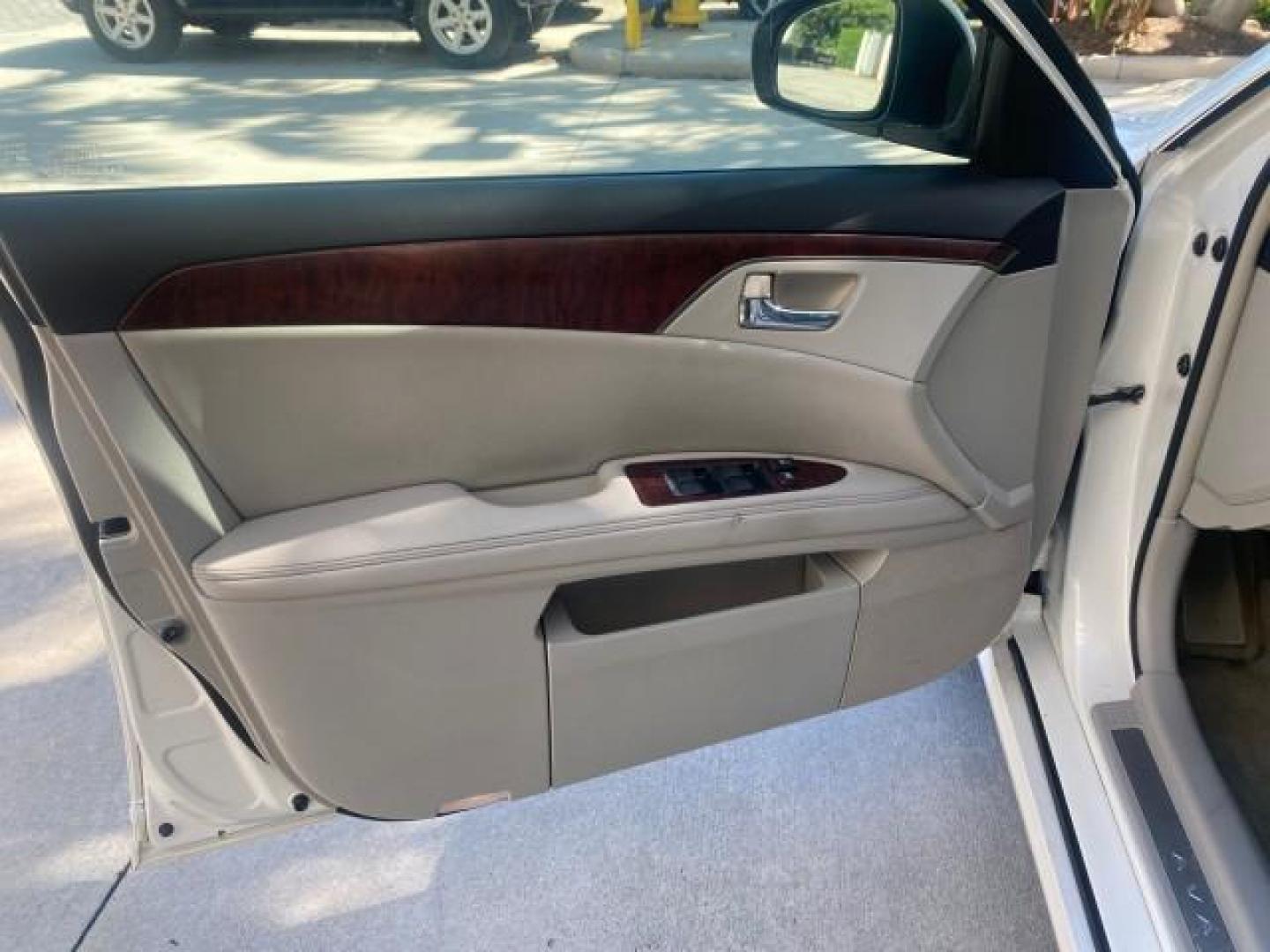 2011 Blizzard Pearl /Light Gray Toyota Avalon LOW MILES 75,626 40 SERVICES (4T1BK3DB4BU) with an 3.5L DOHC EFI 24-Valve V6 Engine engine, Automatic transmission, located at 4701 North Dixie Hwy, Pompano Beach, FL, 33064, (954) 422-2889, 26.240938, -80.123474 - OUR WEBPAGE FLORIDACARS1.COM HAS OVER 100 PHOTOS AND FREE CARFAX LINK 2011 TOYOTA AVALON LIMITED VIN: 4T1BK3DB4BU383335 4 T 1 B K 3 D B 4 B U 3 8 3 3 3 5 SEDAN 4 DR 3.5L V6 F DOHC 24V GASOLINE 29 MPG FRONT WHEEL DRIVE Features ABS Brakes Air Conditioning Alloy Wheels AM/FM Stereo Automatic Transmiss - Photo#42