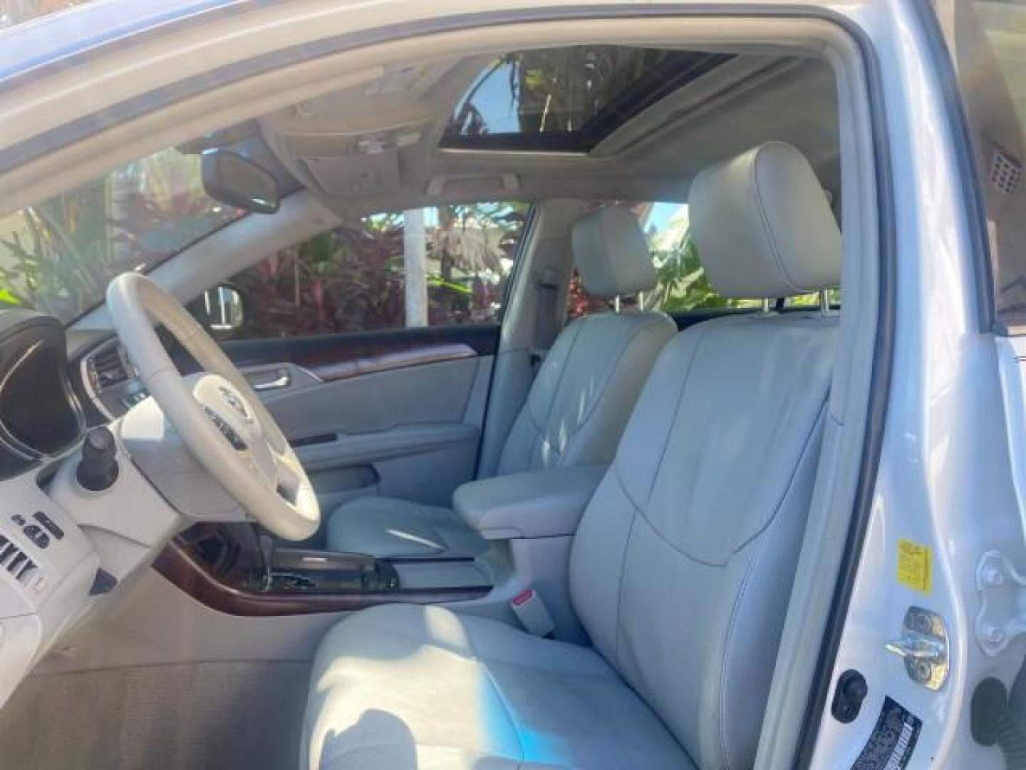 2011 Blizzard Pearl /Light Gray Toyota Avalon LOW MILES 75,626 40 SERVICES (4T1BK3DB4BU) with an 3.5L DOHC EFI 24-Valve V6 Engine engine, Automatic transmission, located at 4701 North Dixie Hwy, Pompano Beach, FL, 33064, (954) 422-2889, 26.240938, -80.123474 - OUR WEBPAGE FLORIDACARS1.COM HAS OVER 100 PHOTOS AND FREE CARFAX LINK 2011 TOYOTA AVALON LIMITED VIN: 4T1BK3DB4BU383335 4 T 1 B K 3 D B 4 B U 3 8 3 3 3 5 SEDAN 4 DR 3.5L V6 F DOHC 24V GASOLINE 29 MPG FRONT WHEEL DRIVE Features ABS Brakes Air Conditioning Alloy Wheels AM/FM Stereo Automatic Transmiss - Photo#43