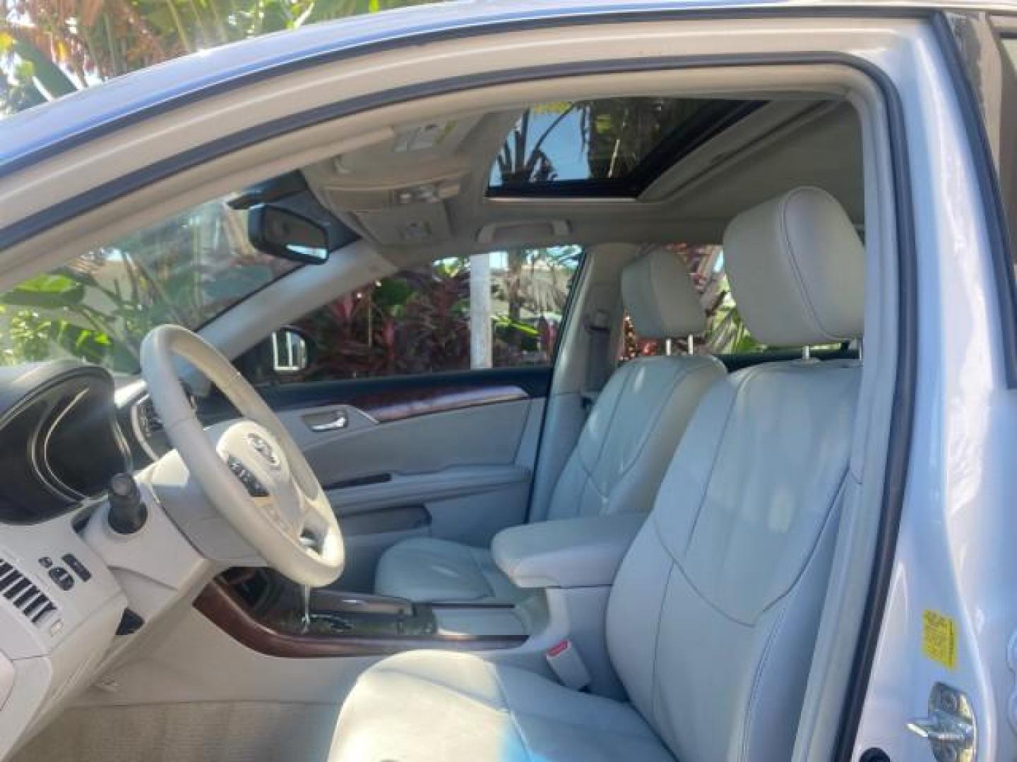 2011 Blizzard Pearl /Light Gray Toyota Avalon LOW MILES 75,626 40 SERVICES (4T1BK3DB4BU) with an 3.5L DOHC EFI 24-Valve V6 Engine engine, Automatic transmission, located at 4701 North Dixie Hwy, Pompano Beach, FL, 33064, (954) 422-2889, 26.240938, -80.123474 - OUR WEBPAGE FLORIDACARS1.COM HAS OVER 100 PHOTOS AND FREE CARFAX LINK 2011 TOYOTA AVALON LIMITED VIN: 4T1BK3DB4BU383335 4 T 1 B K 3 D B 4 B U 3 8 3 3 3 5 SEDAN 4 DR 3.5L V6 F DOHC 24V GASOLINE 29 MPG FRONT WHEEL DRIVE Features ABS Brakes Air Conditioning Alloy Wheels AM/FM Stereo Automatic Transmiss - Photo#44