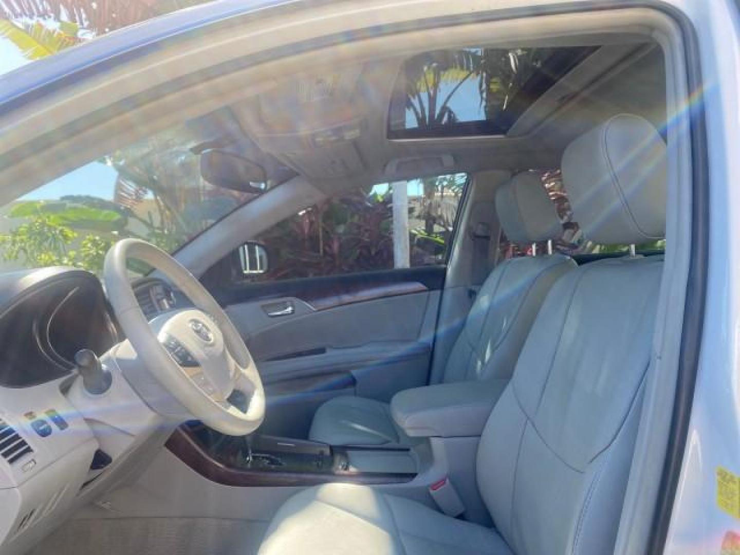 2011 Blizzard Pearl /Light Gray Toyota Avalon LOW MILES 75,626 40 SERVICES (4T1BK3DB4BU) with an 3.5L DOHC EFI 24-Valve V6 Engine engine, Automatic transmission, located at 4701 North Dixie Hwy, Pompano Beach, FL, 33064, (954) 422-2889, 26.240938, -80.123474 - OUR WEBPAGE FLORIDACARS1.COM HAS OVER 100 PHOTOS AND FREE CARFAX LINK 2011 TOYOTA AVALON LIMITED VIN: 4T1BK3DB4BU383335 4 T 1 B K 3 D B 4 B U 3 8 3 3 3 5 SEDAN 4 DR 3.5L V6 F DOHC 24V GASOLINE 29 MPG FRONT WHEEL DRIVE Features ABS Brakes Air Conditioning Alloy Wheels AM/FM Stereo Automatic Transmiss - Photo#45