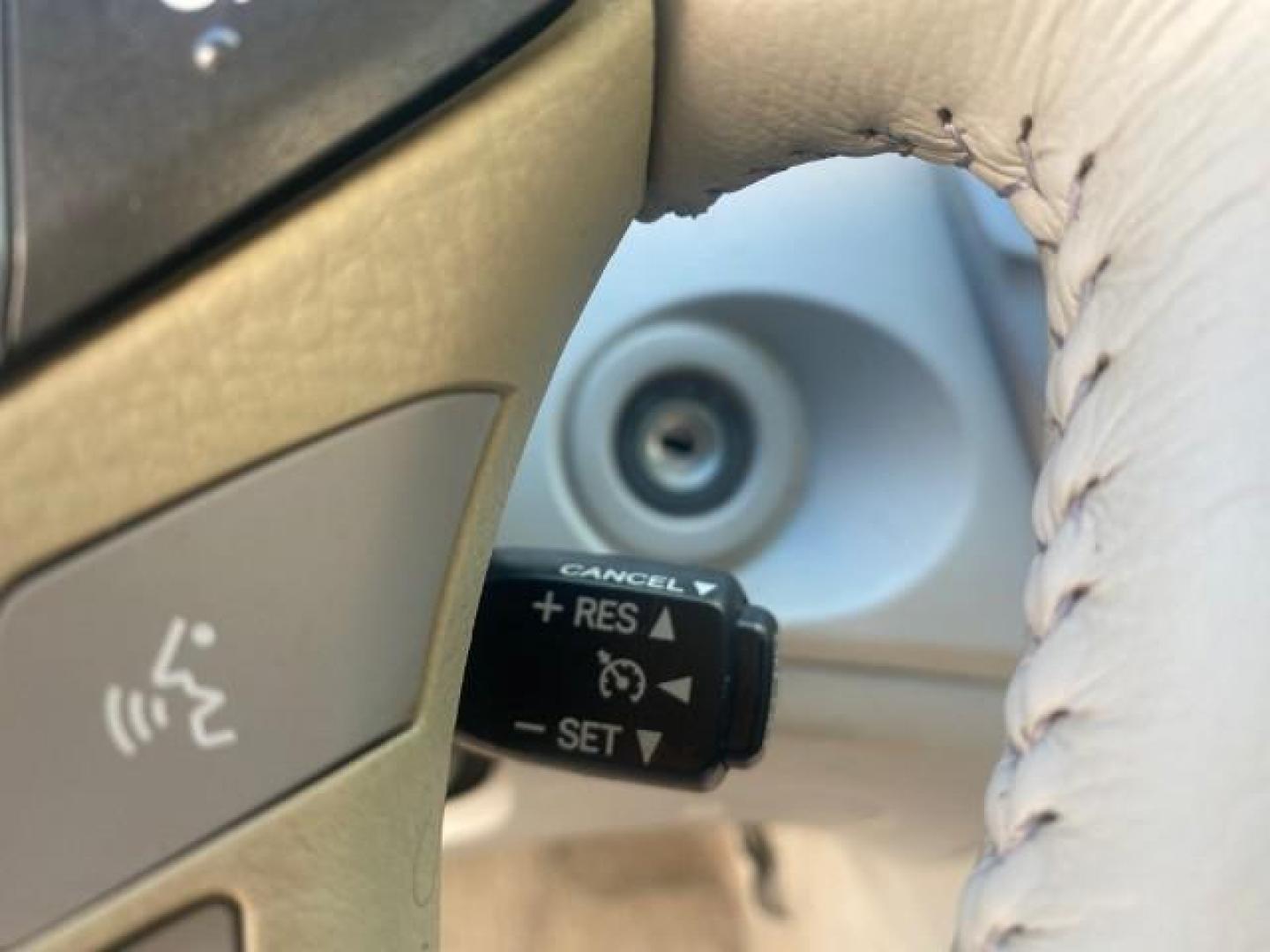 2011 Blizzard Pearl /Light Gray Toyota Avalon LOW MILES 75,626 40 SERVICES (4T1BK3DB4BU) with an 3.5L DOHC EFI 24-Valve V6 Engine engine, Automatic transmission, located at 4701 North Dixie Hwy, Pompano Beach, FL, 33064, (954) 422-2889, 26.240938, -80.123474 - OUR WEBPAGE FLORIDACARS1.COM HAS OVER 100 PHOTOS AND FREE CARFAX LINK 2011 TOYOTA AVALON LIMITED VIN: 4T1BK3DB4BU383335 4 T 1 B K 3 D B 4 B U 3 8 3 3 3 5 SEDAN 4 DR 3.5L V6 F DOHC 24V GASOLINE 29 MPG FRONT WHEEL DRIVE Features ABS Brakes Air Conditioning Alloy Wheels AM/FM Stereo Automatic Transmiss - Photo#52