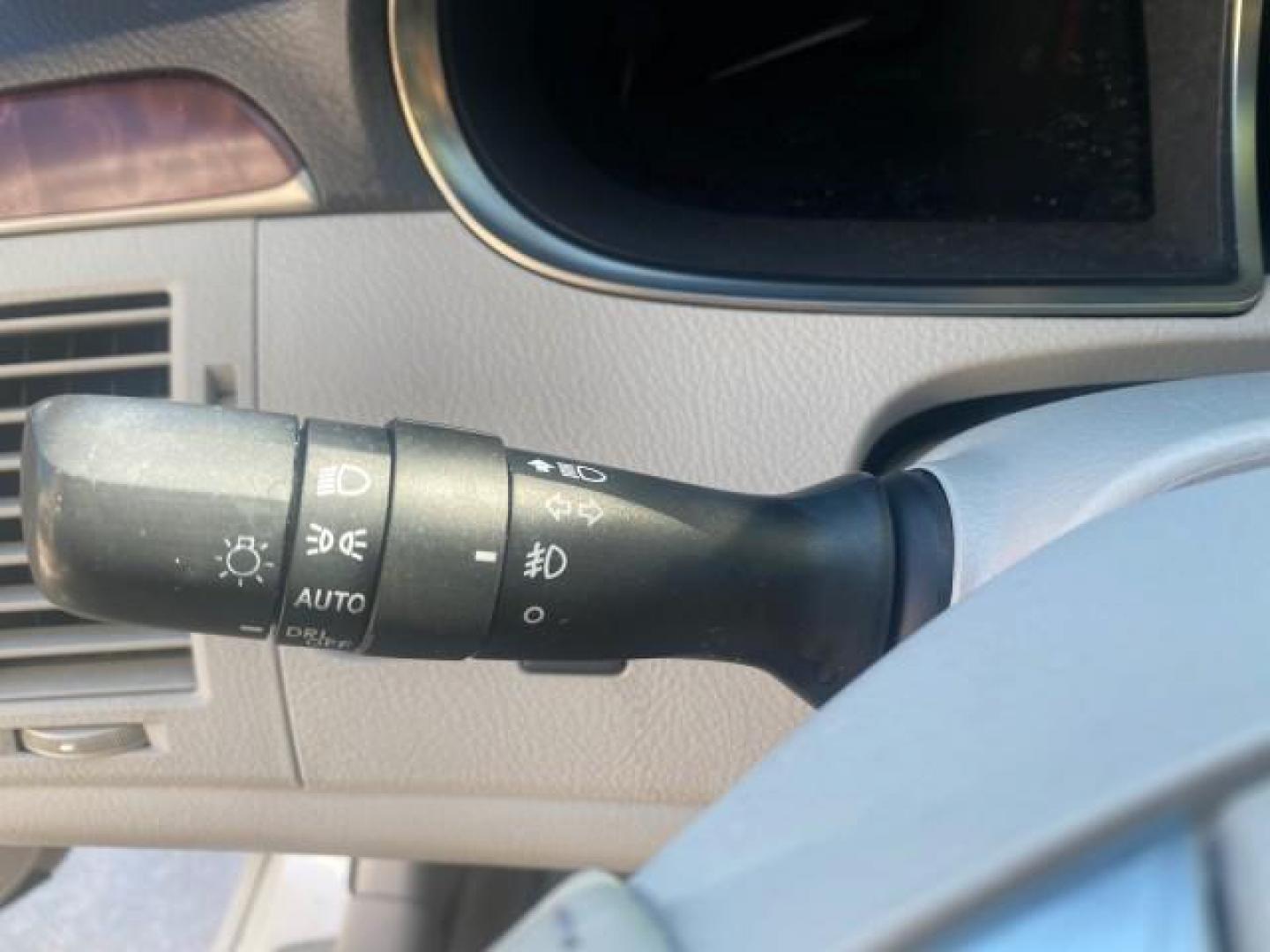 2011 Blizzard Pearl /Light Gray Toyota Avalon LOW MILES 75,626 40 SERVICES (4T1BK3DB4BU) with an 3.5L DOHC EFI 24-Valve V6 Engine engine, Automatic transmission, located at 4701 North Dixie Hwy, Pompano Beach, FL, 33064, (954) 422-2889, 26.240938, -80.123474 - OUR WEBPAGE FLORIDACARS1.COM HAS OVER 100 PHOTOS AND FREE CARFAX LINK 2011 TOYOTA AVALON LIMITED VIN: 4T1BK3DB4BU383335 4 T 1 B K 3 D B 4 B U 3 8 3 3 3 5 SEDAN 4 DR 3.5L V6 F DOHC 24V GASOLINE 29 MPG FRONT WHEEL DRIVE Features ABS Brakes Air Conditioning Alloy Wheels AM/FM Stereo Automatic Transmiss - Photo#53