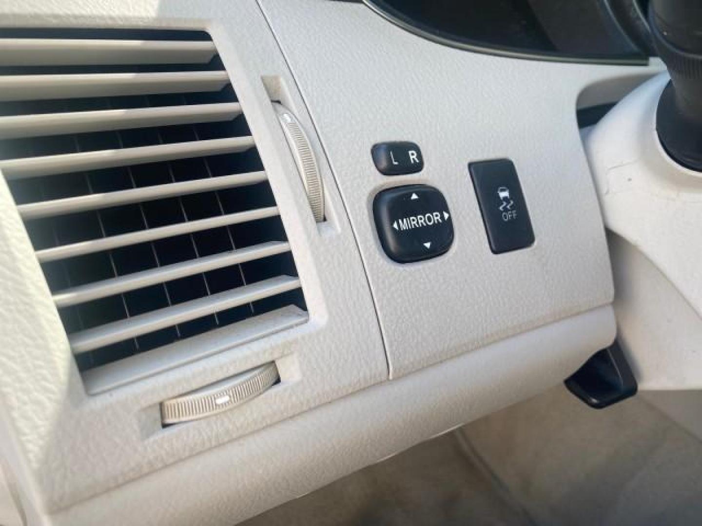 2011 Blizzard Pearl /Light Gray Toyota Avalon LOW MILES 75,626 40 SERVICES (4T1BK3DB4BU) with an 3.5L DOHC EFI 24-Valve V6 Engine engine, Automatic transmission, located at 4701 North Dixie Hwy, Pompano Beach, FL, 33064, (954) 422-2889, 26.240938, -80.123474 - OUR WEBPAGE FLORIDACARS1.COM HAS OVER 100 PHOTOS AND FREE CARFAX LINK 2011 TOYOTA AVALON LIMITED VIN: 4T1BK3DB4BU383335 4 T 1 B K 3 D B 4 B U 3 8 3 3 3 5 SEDAN 4 DR 3.5L V6 F DOHC 24V GASOLINE 29 MPG FRONT WHEEL DRIVE Features ABS Brakes Air Conditioning Alloy Wheels AM/FM Stereo Automatic Transmiss - Photo#56