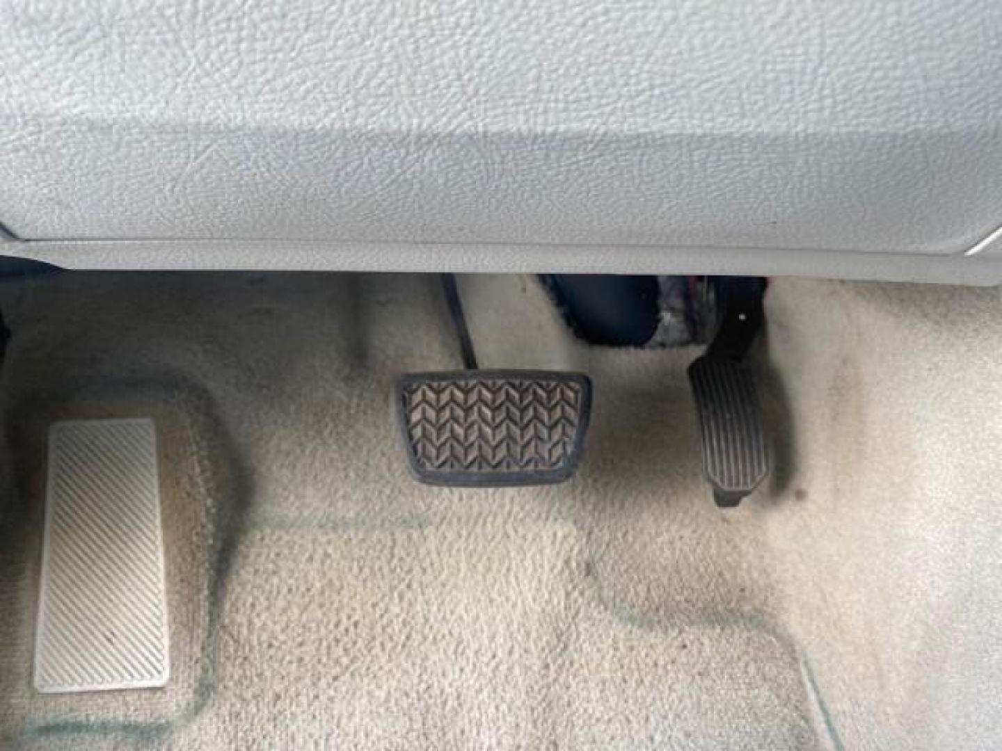 2011 Blizzard Pearl /Light Gray Toyota Avalon LOW MILES 75,626 40 SERVICES (4T1BK3DB4BU) with an 3.5L DOHC EFI 24-Valve V6 Engine engine, Automatic transmission, located at 4701 North Dixie Hwy, Pompano Beach, FL, 33064, (954) 422-2889, 26.240938, -80.123474 - OUR WEBPAGE FLORIDACARS1.COM HAS OVER 100 PHOTOS AND FREE CARFAX LINK 2011 TOYOTA AVALON LIMITED VIN: 4T1BK3DB4BU383335 4 T 1 B K 3 D B 4 B U 3 8 3 3 3 5 SEDAN 4 DR 3.5L V6 F DOHC 24V GASOLINE 29 MPG FRONT WHEEL DRIVE Features ABS Brakes Air Conditioning Alloy Wheels AM/FM Stereo Automatic Transmiss - Photo#57