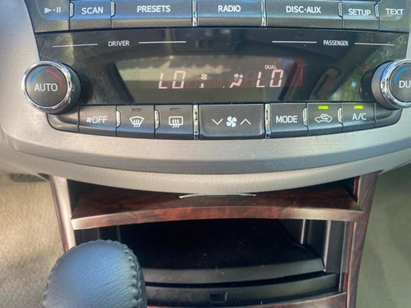 2011 Blizzard Pearl /Light Gray Toyota Avalon LOW MILES 75,626 40 SERVICES (4T1BK3DB4BU) with an 3.5L DOHC EFI 24-Valve V6 Engine engine, Automatic transmission, located at 4701 North Dixie Hwy, Pompano Beach, FL, 33064, (954) 422-2889, 26.240938, -80.123474 - OUR WEBPAGE FLORIDACARS1.COM HAS OVER 100 PHOTOS AND FREE CARFAX LINK 2011 TOYOTA AVALON LIMITED VIN: 4T1BK3DB4BU383335 4 T 1 B K 3 D B 4 B U 3 8 3 3 3 5 SEDAN 4 DR 3.5L V6 F DOHC 24V GASOLINE 29 MPG FRONT WHEEL DRIVE Features ABS Brakes Air Conditioning Alloy Wheels AM/FM Stereo Automatic Transmiss - Photo#61