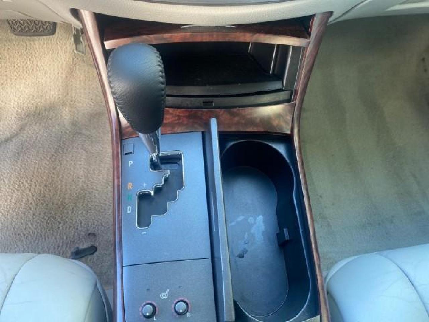 2011 Blizzard Pearl /Light Gray Toyota Avalon LOW MILES 75,626 40 SERVICES (4T1BK3DB4BU) with an 3.5L DOHC EFI 24-Valve V6 Engine engine, Automatic transmission, located at 4701 North Dixie Hwy, Pompano Beach, FL, 33064, (954) 422-2889, 26.240938, -80.123474 - OUR WEBPAGE FLORIDACARS1.COM HAS OVER 100 PHOTOS AND FREE CARFAX LINK 2011 TOYOTA AVALON LIMITED VIN: 4T1BK3DB4BU383335 4 T 1 B K 3 D B 4 B U 3 8 3 3 3 5 SEDAN 4 DR 3.5L V6 F DOHC 24V GASOLINE 29 MPG FRONT WHEEL DRIVE Features ABS Brakes Air Conditioning Alloy Wheels AM/FM Stereo Automatic Transmiss - Photo#63