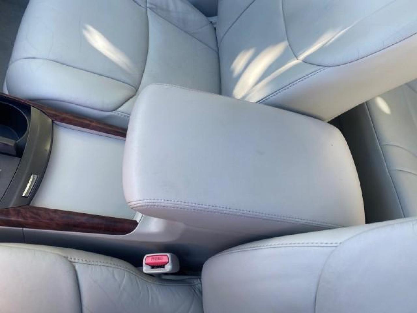 2011 Blizzard Pearl /Light Gray Toyota Avalon LOW MILES 75,626 40 SERVICES (4T1BK3DB4BU) with an 3.5L DOHC EFI 24-Valve V6 Engine engine, Automatic transmission, located at 4701 North Dixie Hwy, Pompano Beach, FL, 33064, (954) 422-2889, 26.240938, -80.123474 - OUR WEBPAGE FLORIDACARS1.COM HAS OVER 100 PHOTOS AND FREE CARFAX LINK 2011 TOYOTA AVALON LIMITED VIN: 4T1BK3DB4BU383335 4 T 1 B K 3 D B 4 B U 3 8 3 3 3 5 SEDAN 4 DR 3.5L V6 F DOHC 24V GASOLINE 29 MPG FRONT WHEEL DRIVE Features ABS Brakes Air Conditioning Alloy Wheels AM/FM Stereo Automatic Transmiss - Photo#64