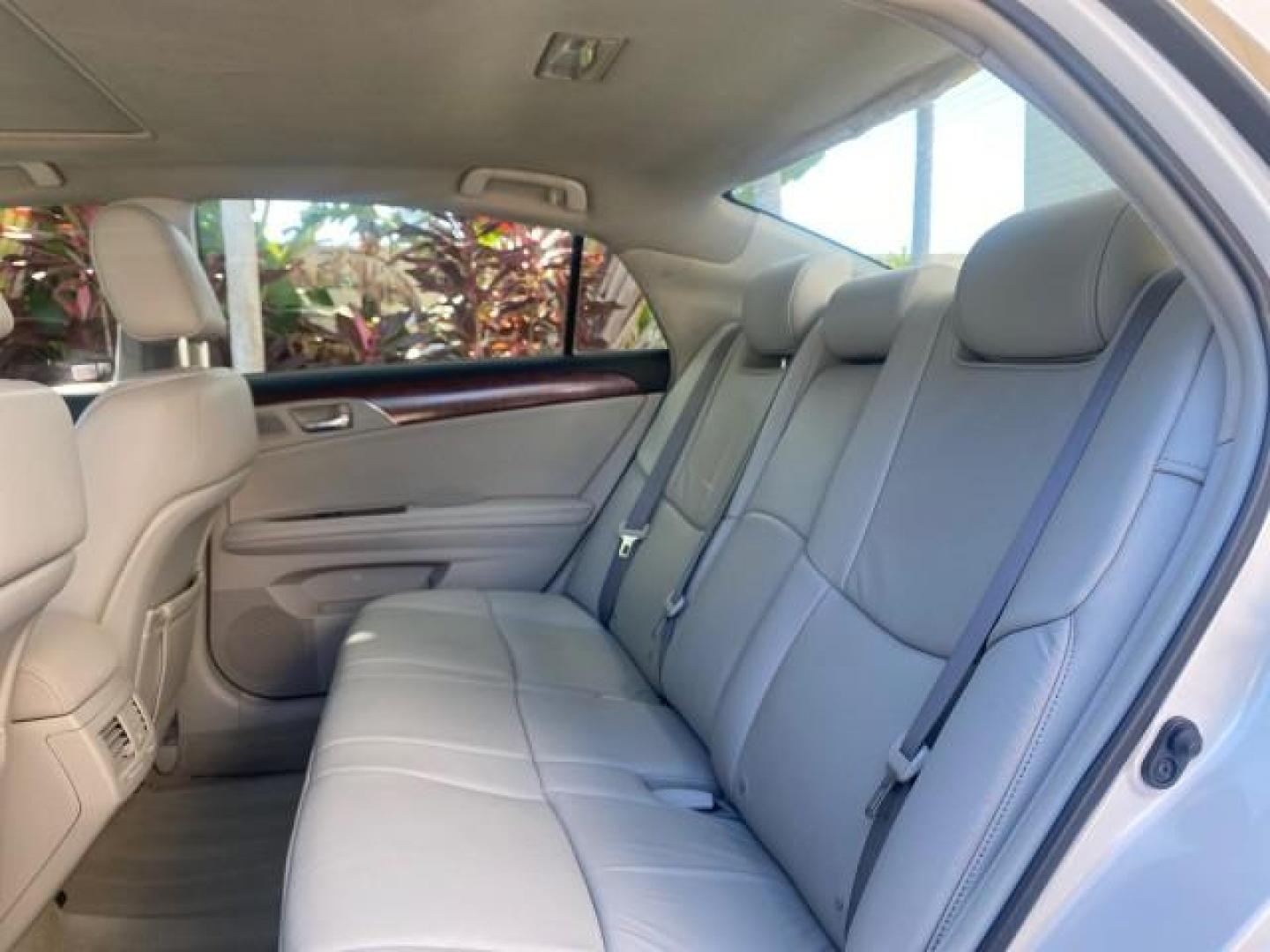 2011 Blizzard Pearl /Light Gray Toyota Avalon LOW MILES 75,626 40 SERVICES (4T1BK3DB4BU) with an 3.5L DOHC EFI 24-Valve V6 Engine engine, Automatic transmission, located at 4701 North Dixie Hwy, Pompano Beach, FL, 33064, (954) 422-2889, 26.240938, -80.123474 - OUR WEBPAGE FLORIDACARS1.COM HAS OVER 100 PHOTOS AND FREE CARFAX LINK 2011 TOYOTA AVALON LIMITED VIN: 4T1BK3DB4BU383335 4 T 1 B K 3 D B 4 B U 3 8 3 3 3 5 SEDAN 4 DR 3.5L V6 F DOHC 24V GASOLINE 29 MPG FRONT WHEEL DRIVE Features ABS Brakes Air Conditioning Alloy Wheels AM/FM Stereo Automatic Transmiss - Photo#78