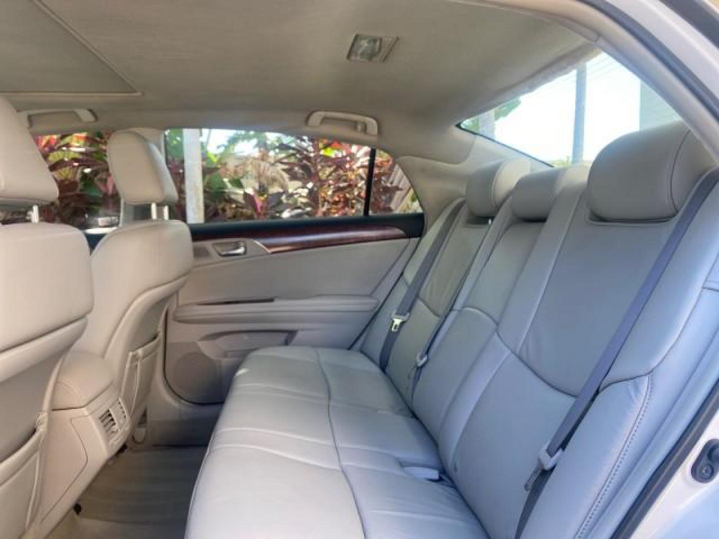 2011 Blizzard Pearl /Light Gray Toyota Avalon LOW MILES 75,626 40 SERVICES (4T1BK3DB4BU) with an 3.5L DOHC EFI 24-Valve V6 Engine engine, Automatic transmission, located at 4701 North Dixie Hwy, Pompano Beach, FL, 33064, (954) 422-2889, 26.240938, -80.123474 - OUR WEBPAGE FLORIDACARS1.COM HAS OVER 100 PHOTOS AND FREE CARFAX LINK 2011 TOYOTA AVALON LIMITED VIN: 4T1BK3DB4BU383335 4 T 1 B K 3 D B 4 B U 3 8 3 3 3 5 SEDAN 4 DR 3.5L V6 F DOHC 24V GASOLINE 29 MPG FRONT WHEEL DRIVE Features ABS Brakes Air Conditioning Alloy Wheels AM/FM Stereo Automatic Transmiss - Photo#79