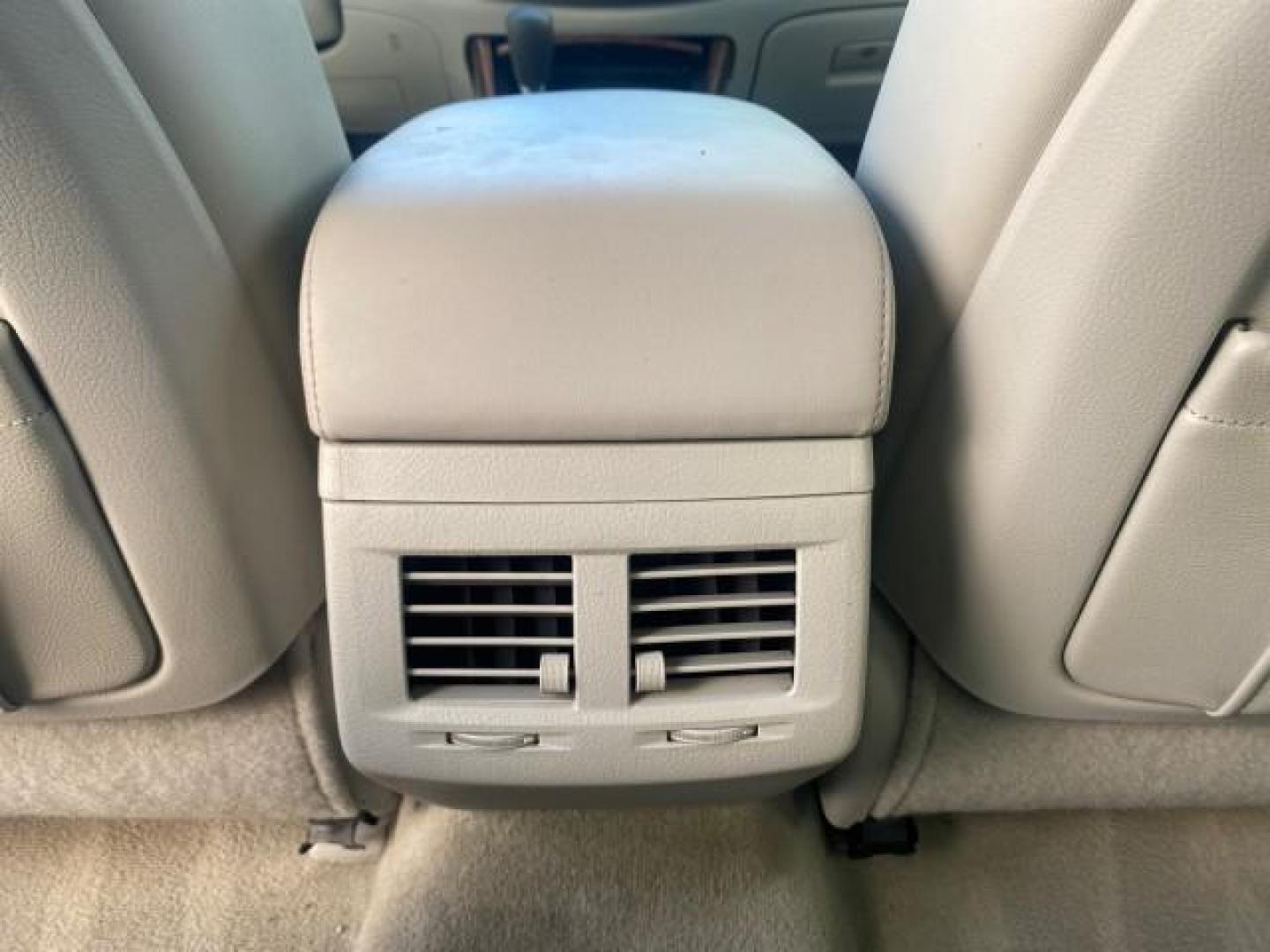 2011 Blizzard Pearl /Light Gray Toyota Avalon LOW MILES 75,626 40 SERVICES (4T1BK3DB4BU) with an 3.5L DOHC EFI 24-Valve V6 Engine engine, Automatic transmission, located at 4701 North Dixie Hwy, Pompano Beach, FL, 33064, (954) 422-2889, 26.240938, -80.123474 - OUR WEBPAGE FLORIDACARS1.COM HAS OVER 100 PHOTOS AND FREE CARFAX LINK 2011 TOYOTA AVALON LIMITED VIN: 4T1BK3DB4BU383335 4 T 1 B K 3 D B 4 B U 3 8 3 3 3 5 SEDAN 4 DR 3.5L V6 F DOHC 24V GASOLINE 29 MPG FRONT WHEEL DRIVE Features ABS Brakes Air Conditioning Alloy Wheels AM/FM Stereo Automatic Transmiss - Photo#83